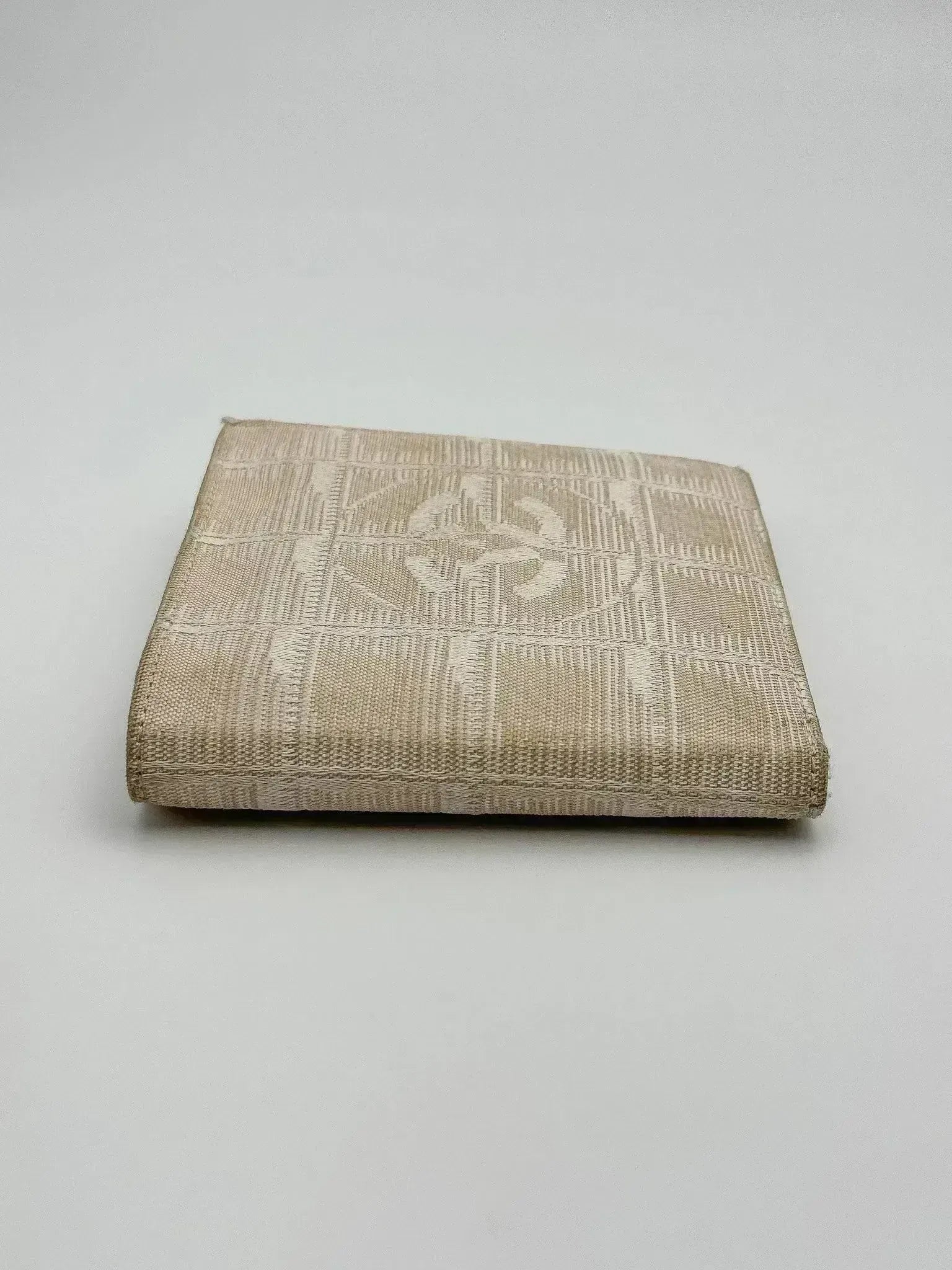 Chanel - Portefeuille en toile beige - Atelier Victor