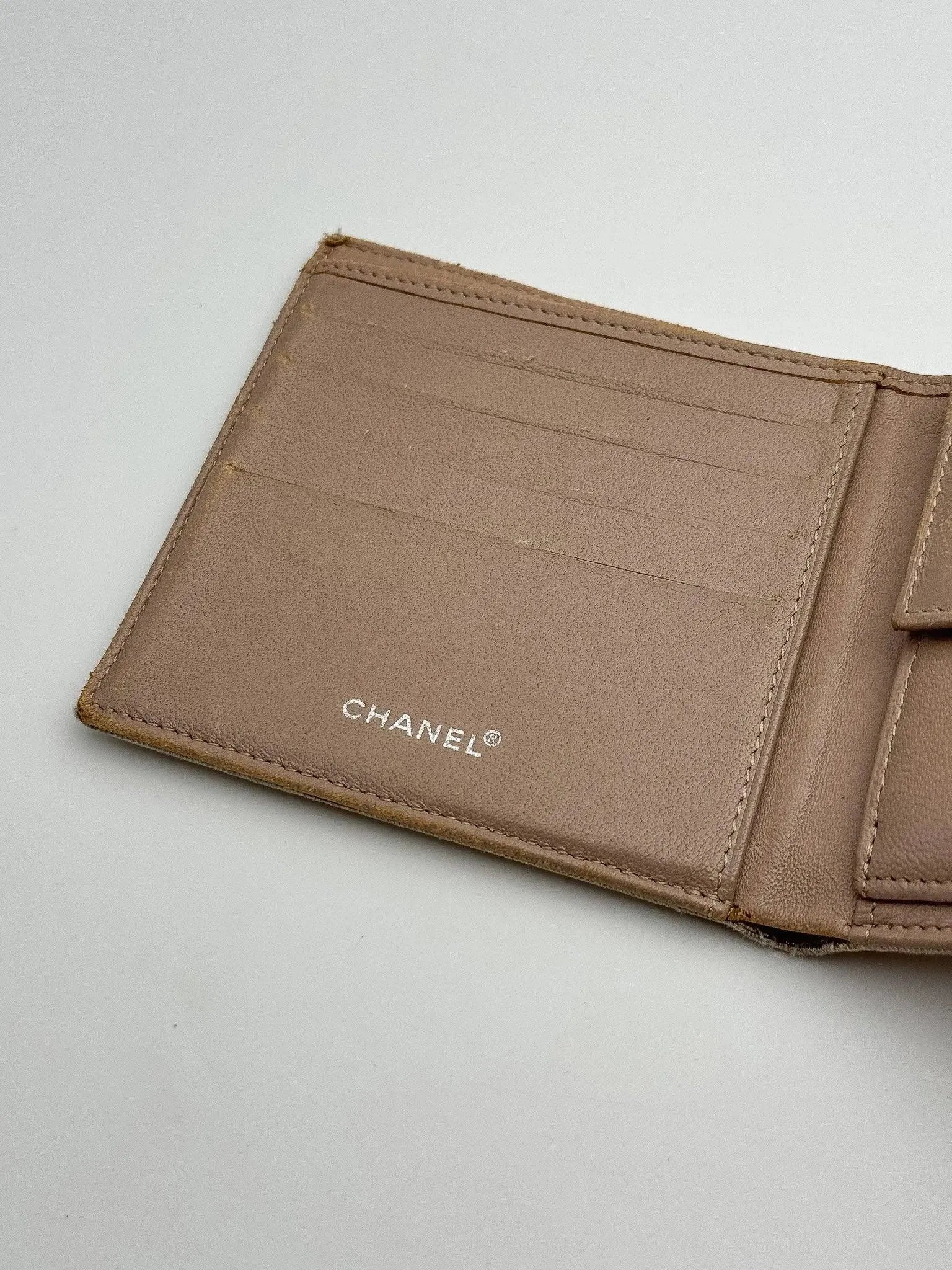 Chanel - Portefeuille en toile beige - Atelier Victor Paris - Vintage Watch Shop Dubai