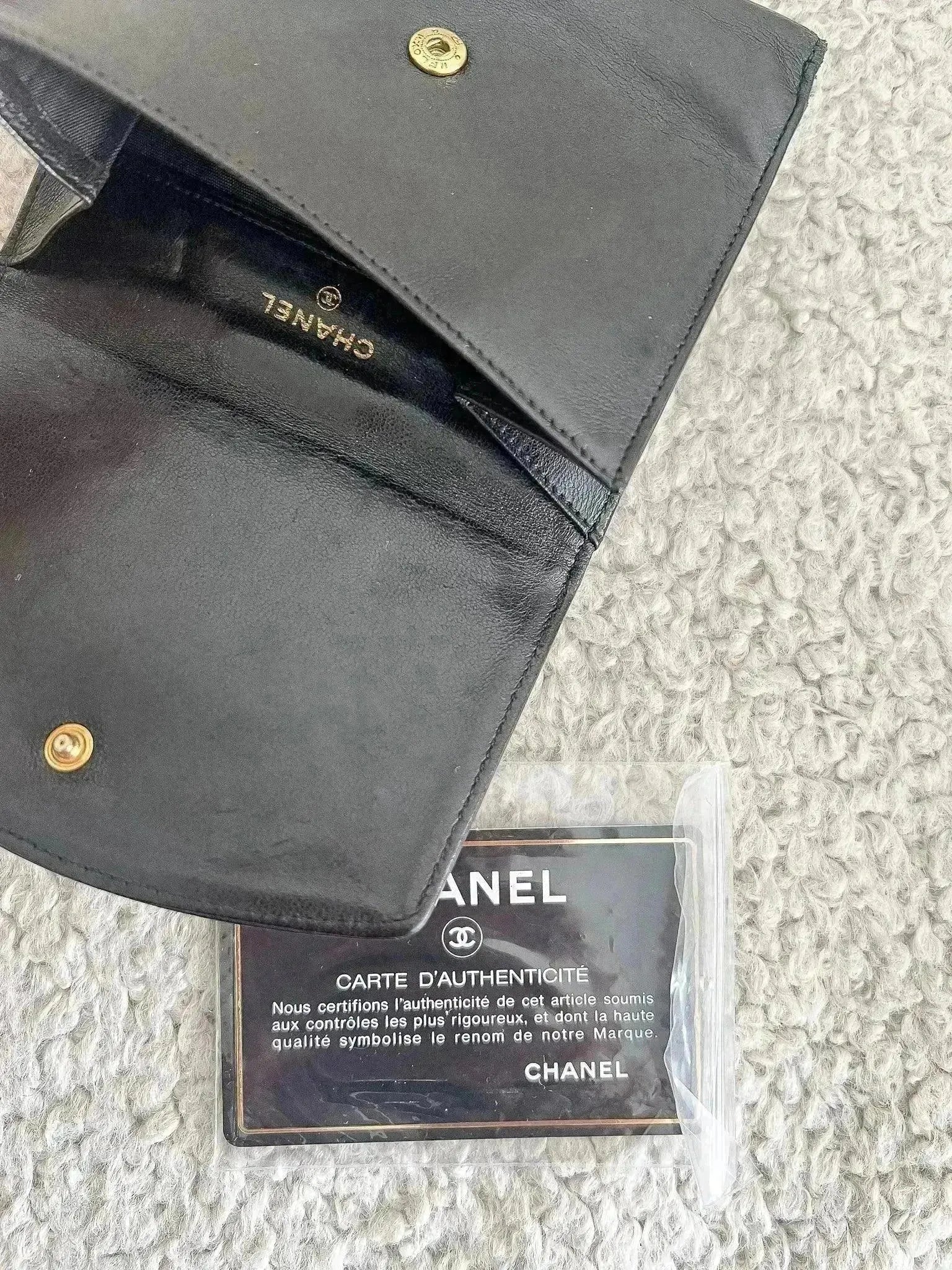 Chanel - Portefeuille Noir Brillant - Atelier Victor
