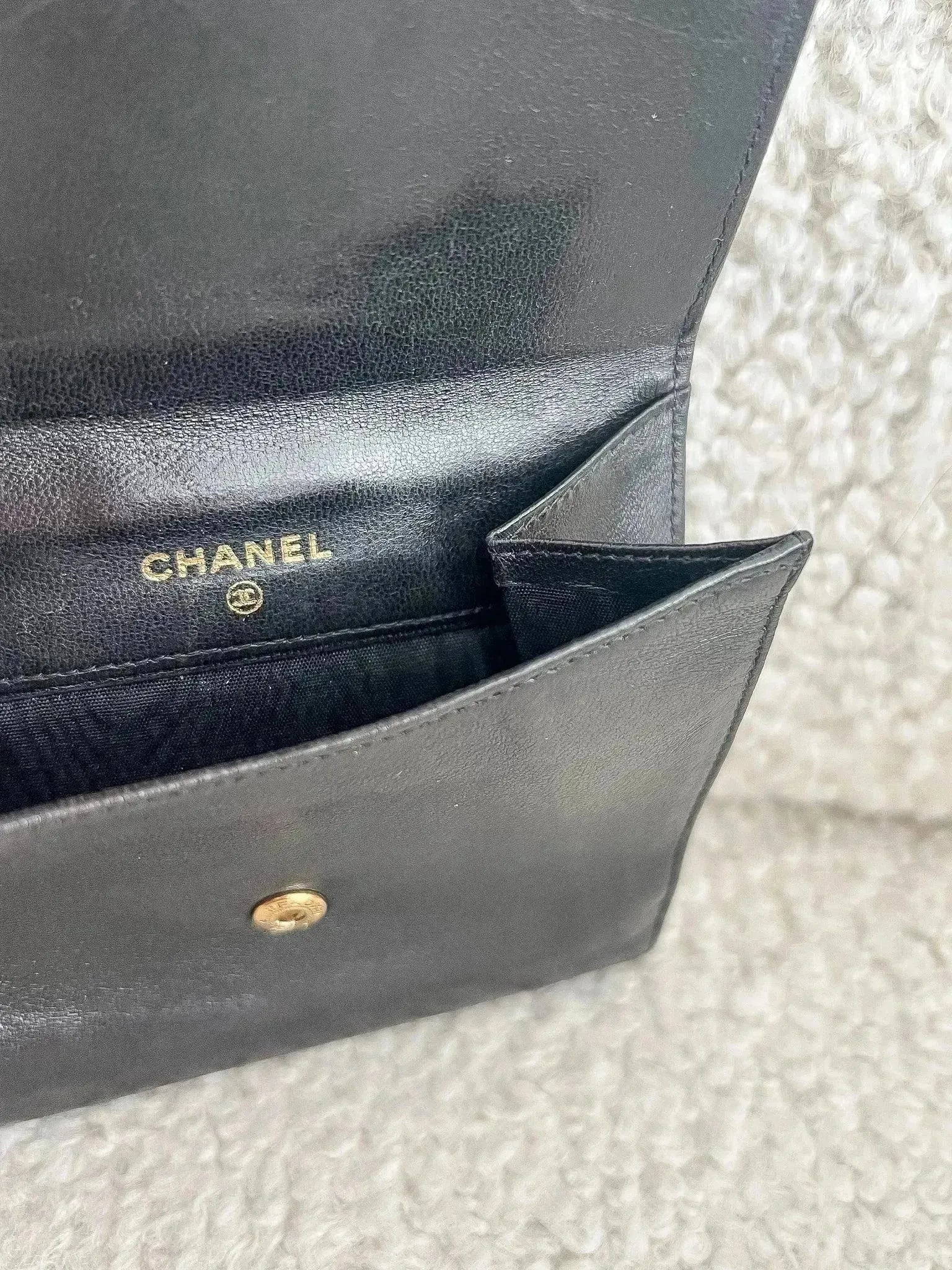 Chanel - Portefeuille Noir Brillant - Atelier Victor