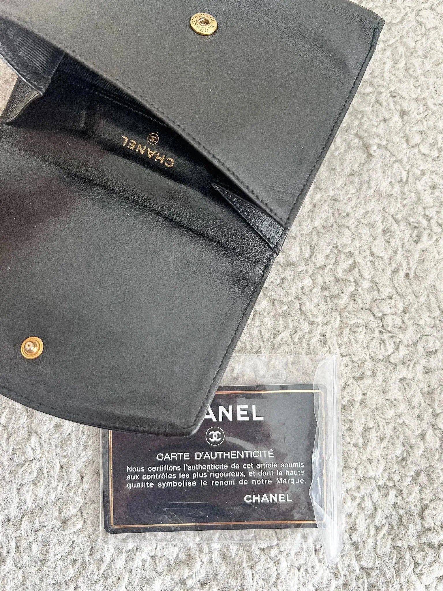 Chanel - Portefeuille Noir Brillant - Atelier Victor Paris - Vintage Watch Shop Dubai