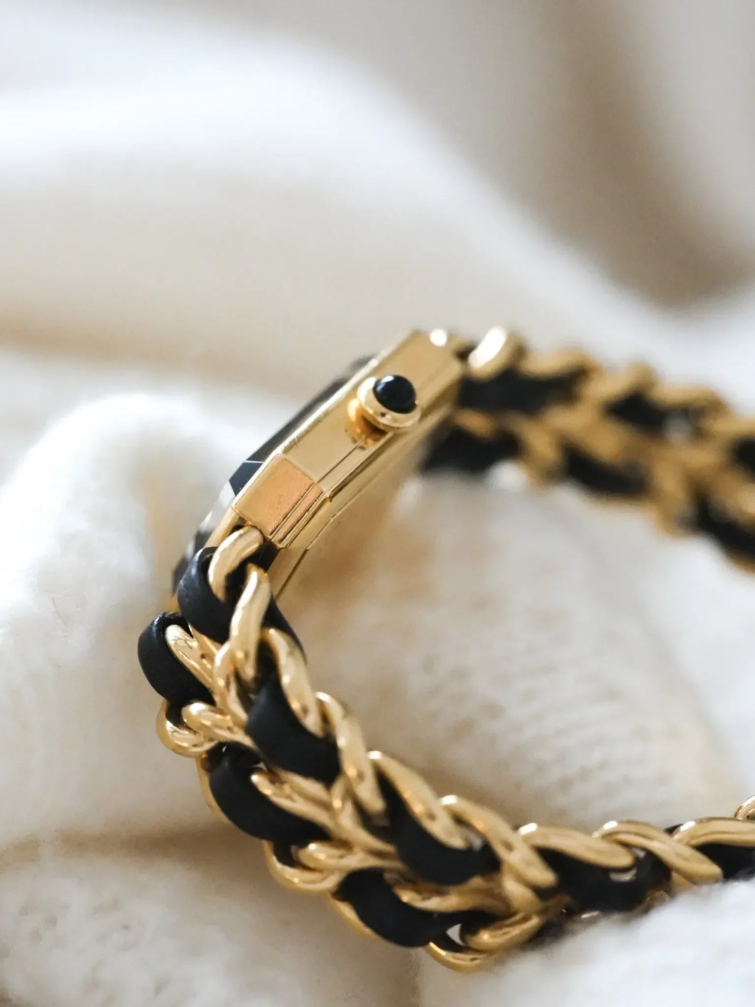 Chanel - Première Plaqué or cuir taille M - 1990s - Atelier Victor