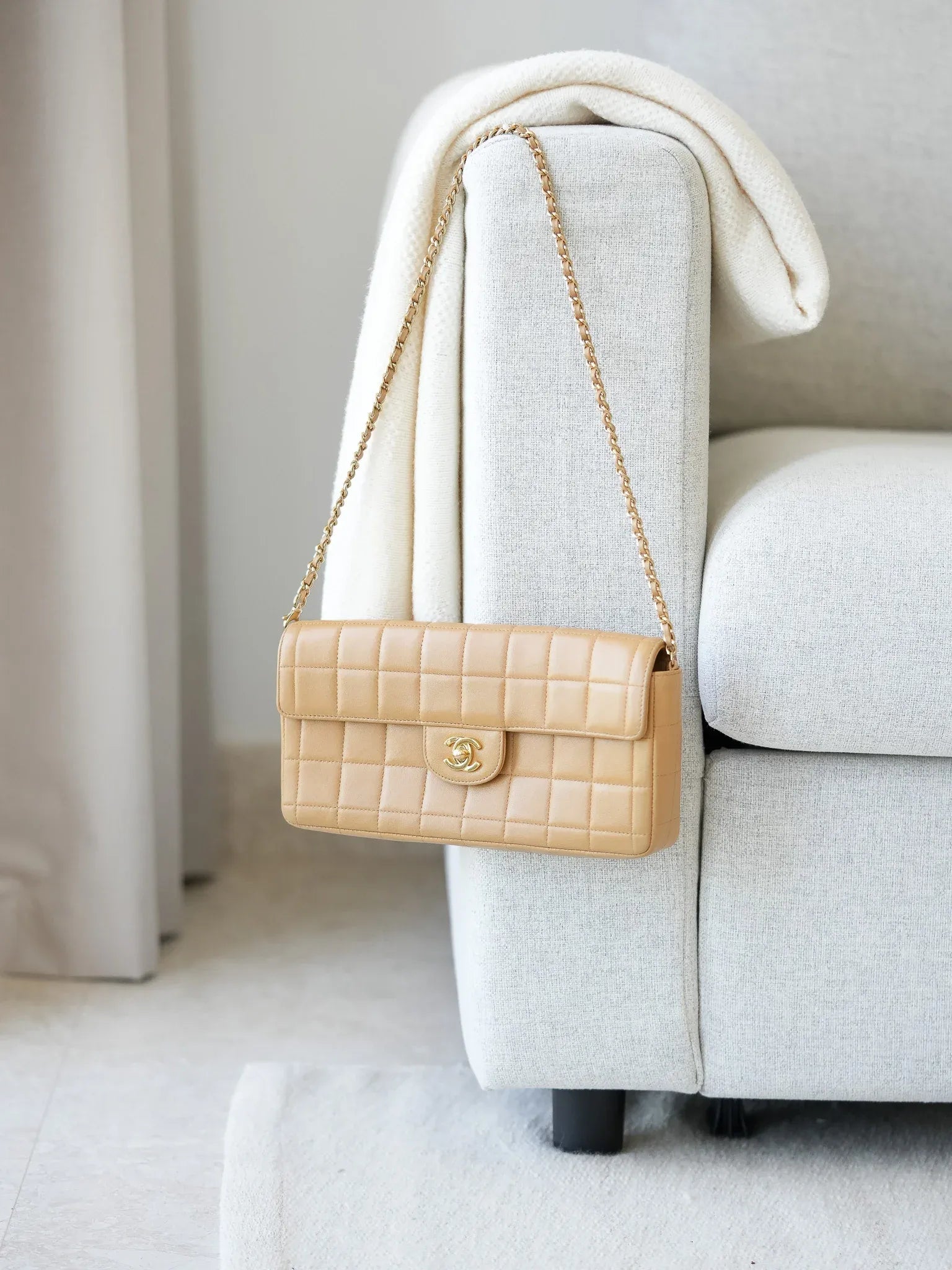 Chanel - Beige chocolate bar handbag