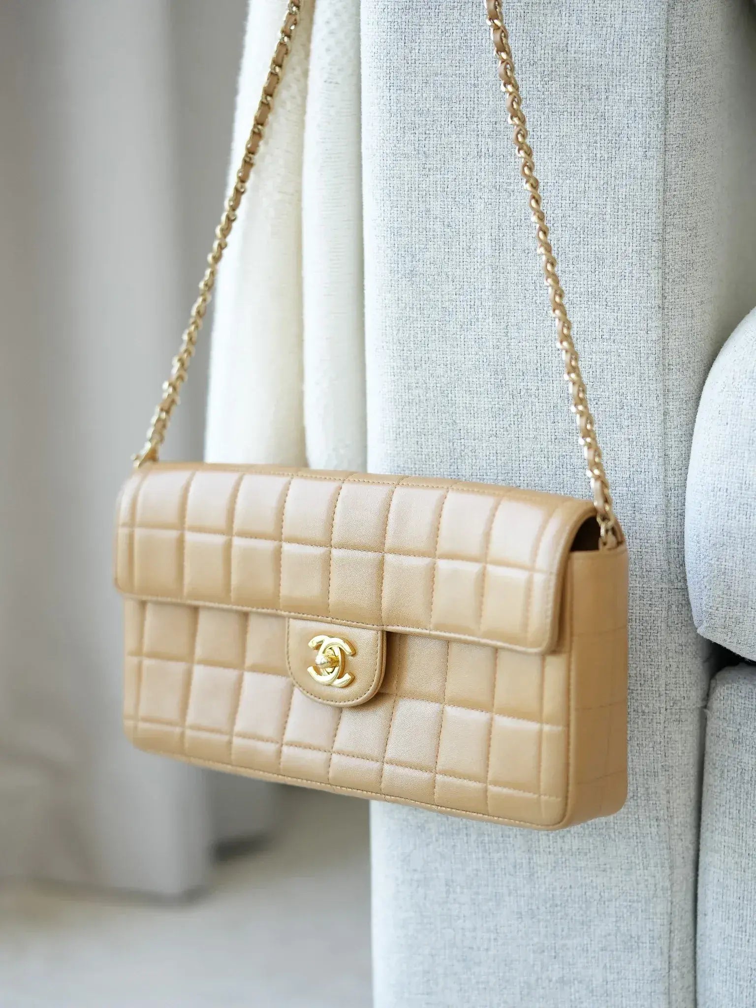 Chanel - Sac à main barre chocolat beige - Atelier Victor