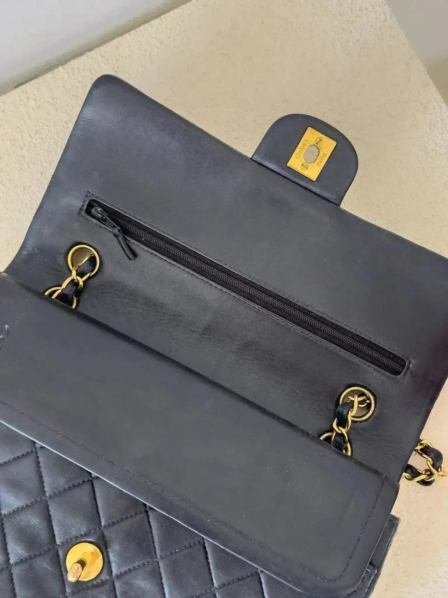 Chanel - Sac à main timeless vintage / classique en cuir - Atelier Victor
