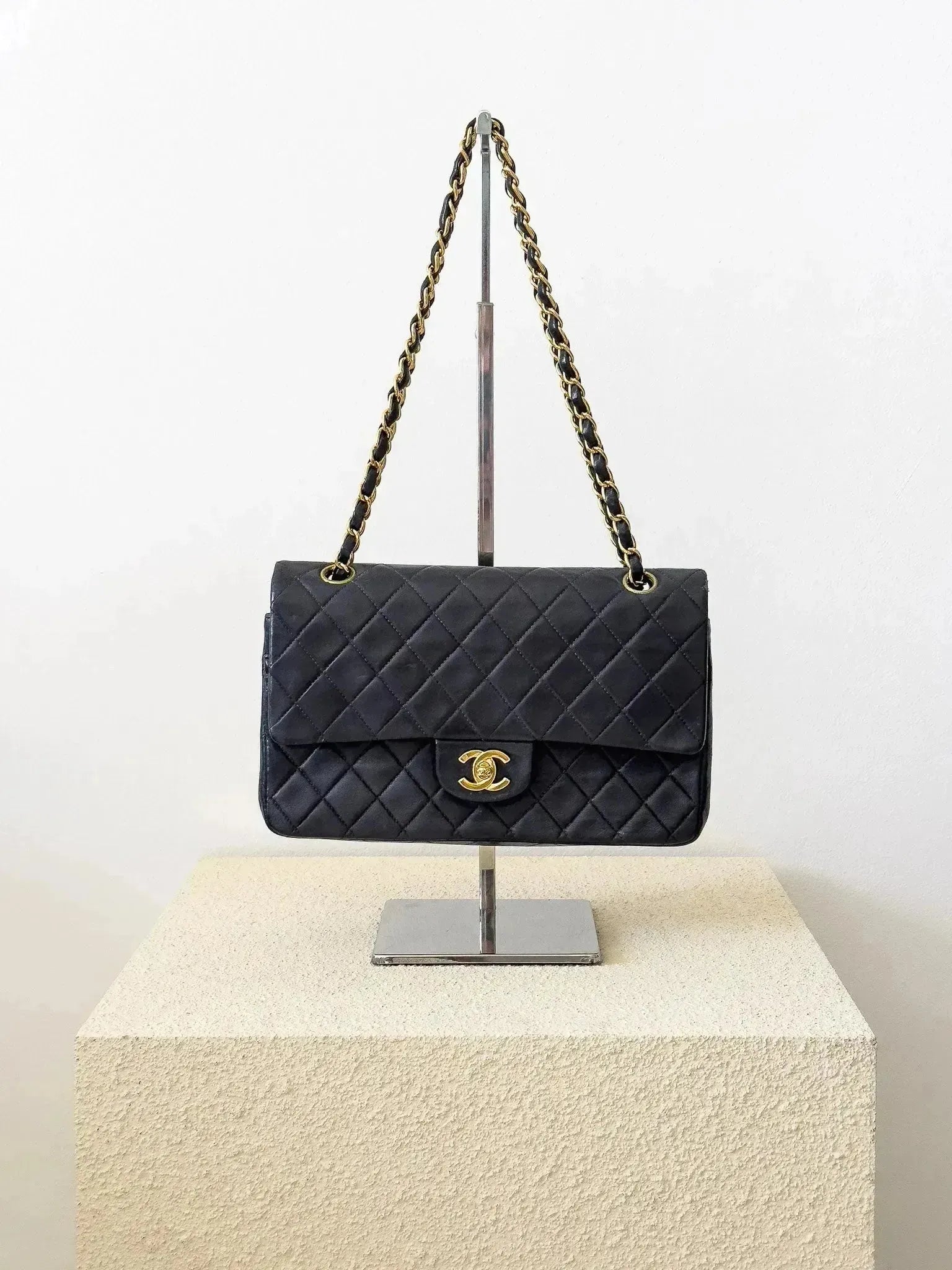 Chanel - Sac à main timeless vintage / classique en cuir - Atelier Victor