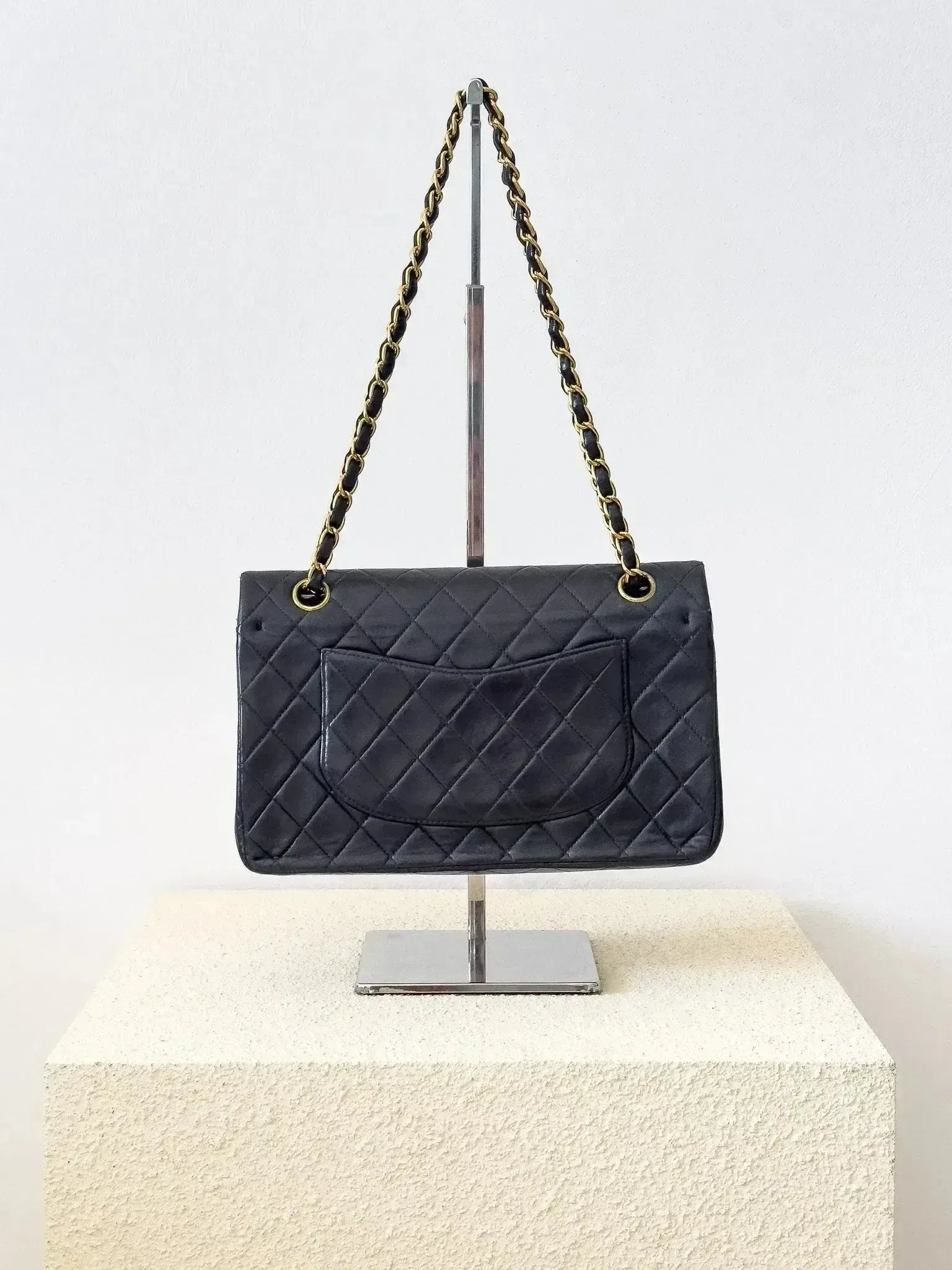 Chanel - Sac à main timeless vintage / classique en cuir - Atelier Victor