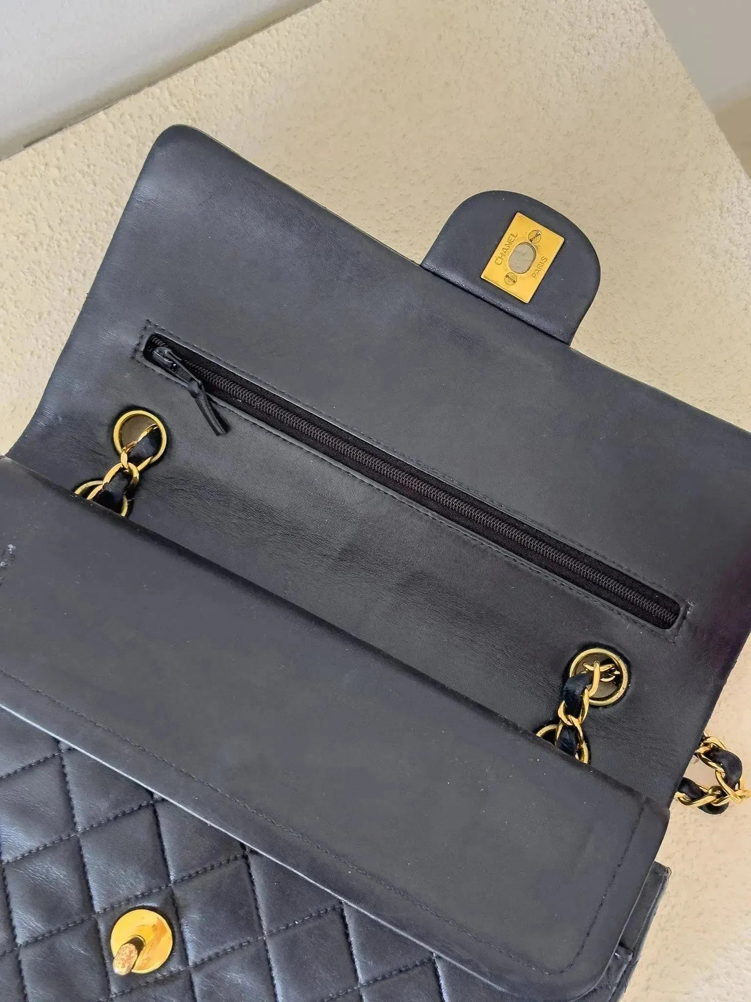 Chanel - Sac à main timeless vintage / classique en cuir - Atelier Victor - Vintage Shop