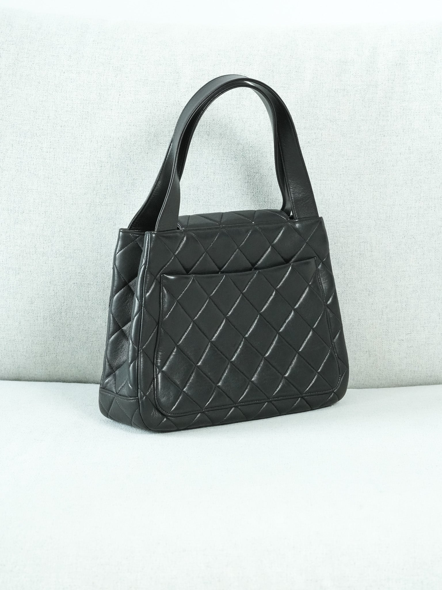 Chanel Sac à Main Top Handle Matelassé Noir Vintage 1996 - Atelier Victor