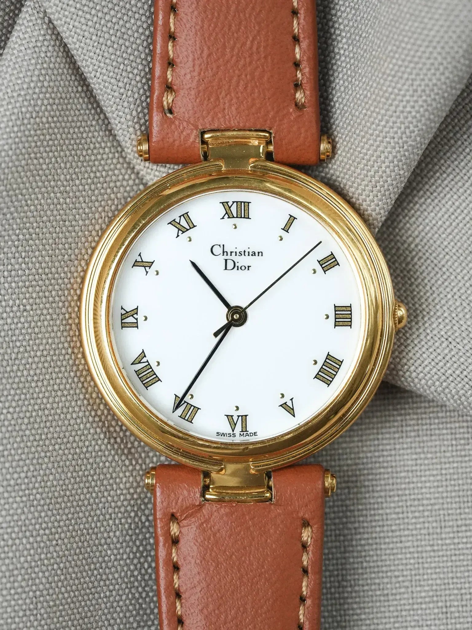 Christian Dior - Ronde cornes centrales cadran blanc - 1990s - Atelier Victor