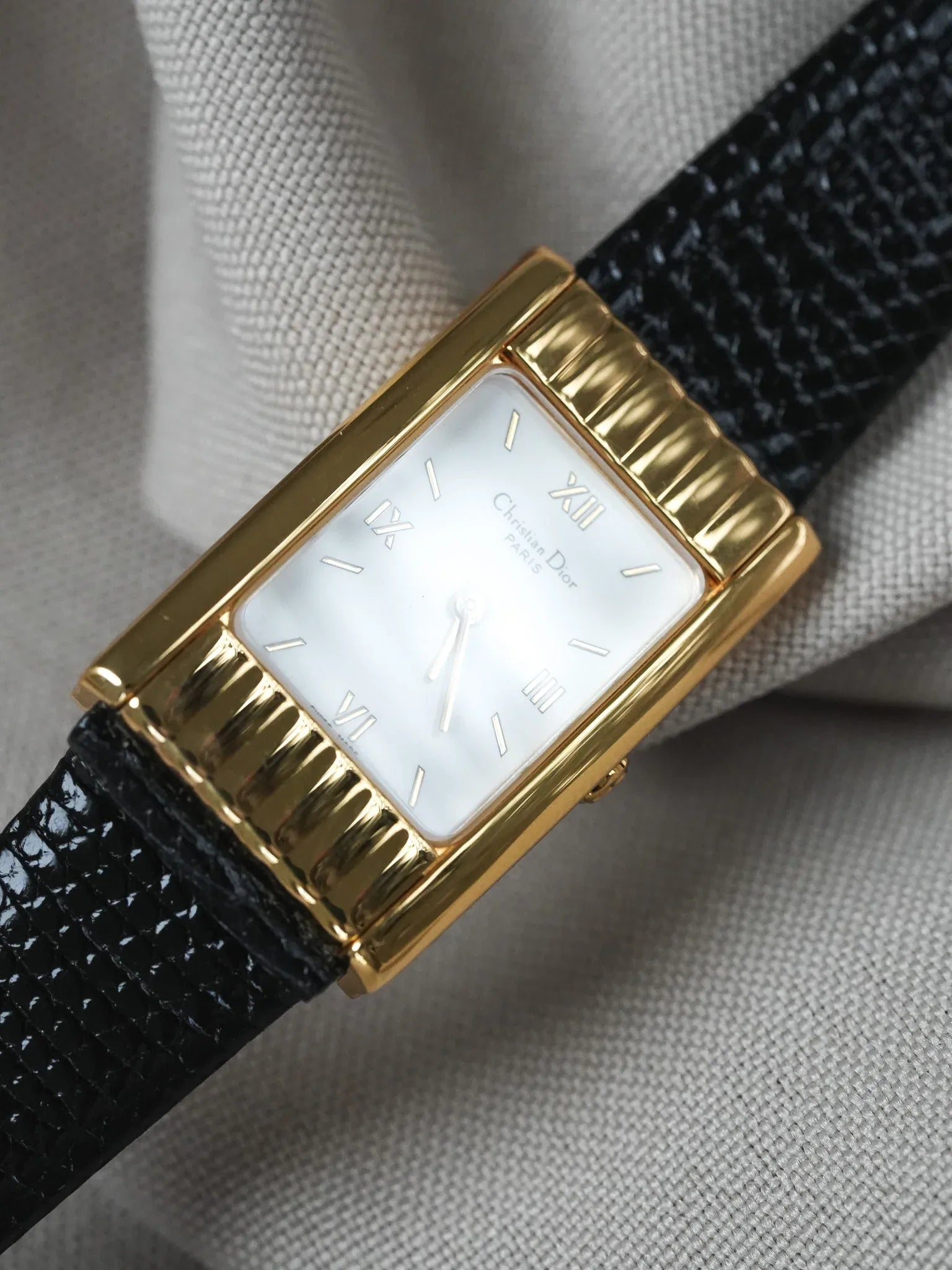 Christian Dior - Tank Vagues Plaqué or Cadran blanc - 1990s - Atelier Victor