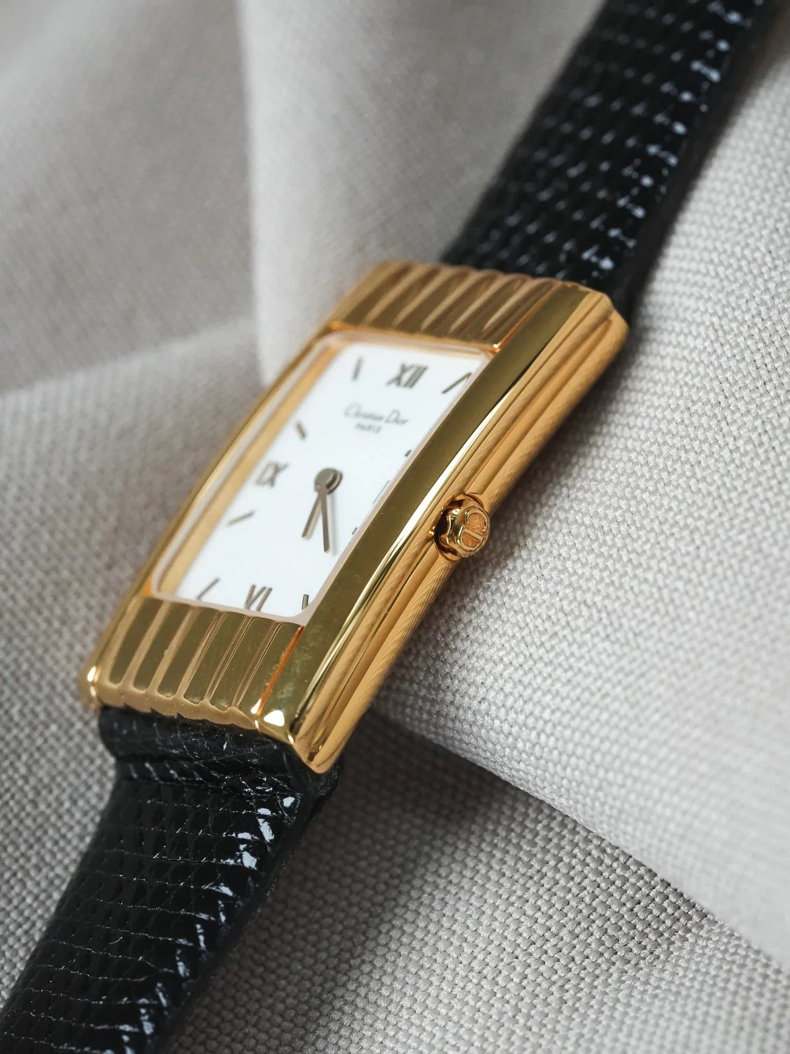 Christian Dior - Tank Vagues Plaqué or Cadran blanc - 1990s - Atelier Victor