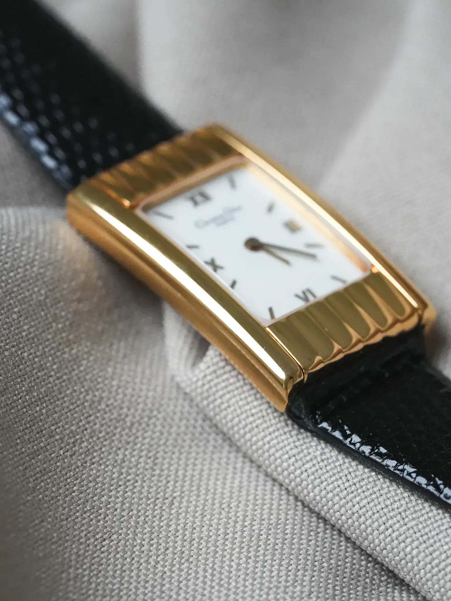 Christian Dior - Tank Vagues Plaqué or Cadran blanc - 1990s - Atelier Victor