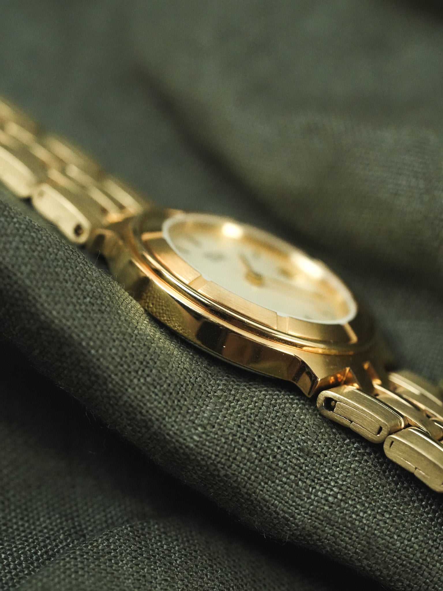 Citizen - Maille Or Cadran Or Date - 1990s - Atelier Victor - Vintage Shop