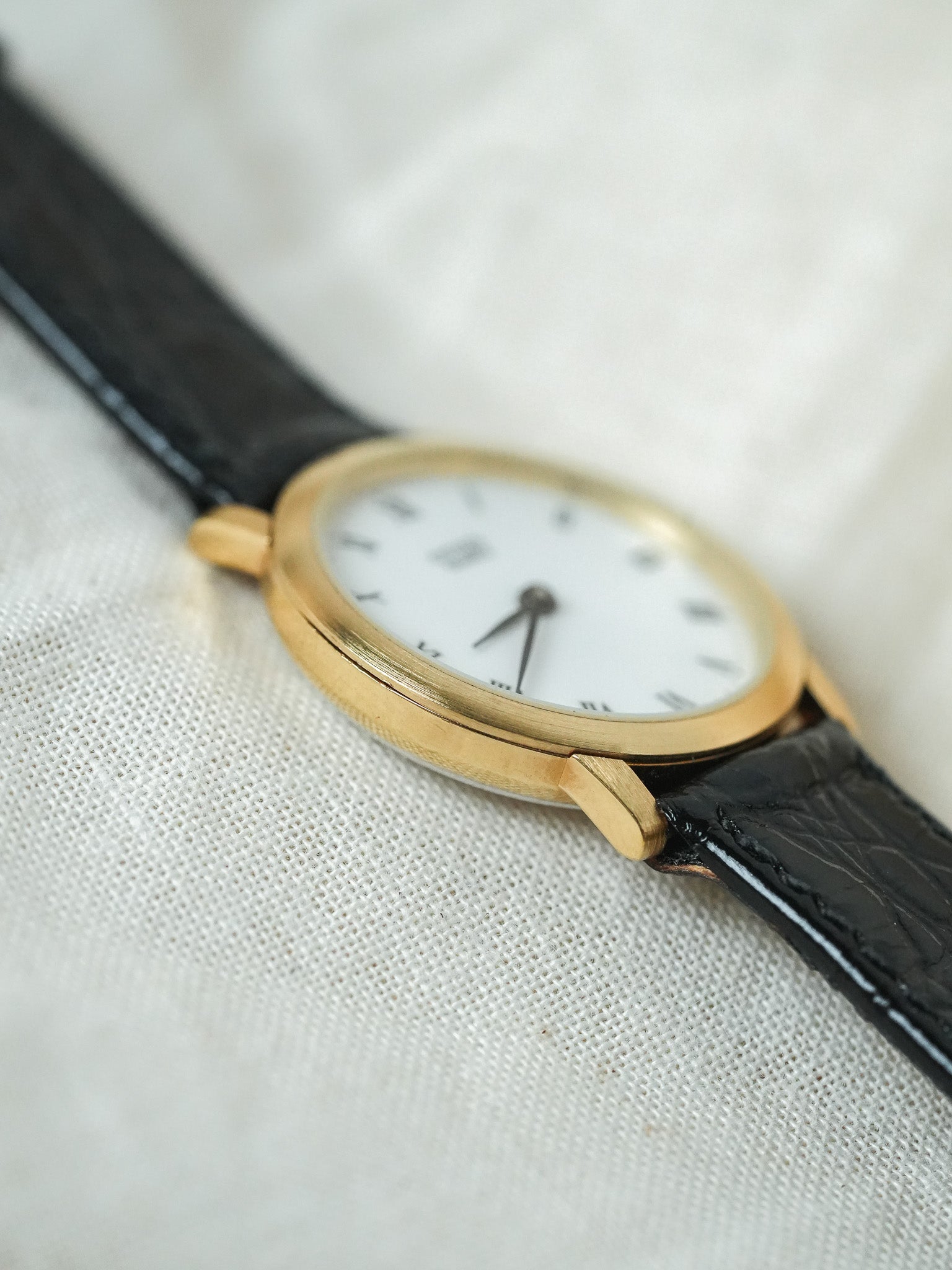 Citizen - Mini Montre habillée Cabochon Or Chiffres Romain - NOS - 1991 - Atelier Victor - Vintage Shop