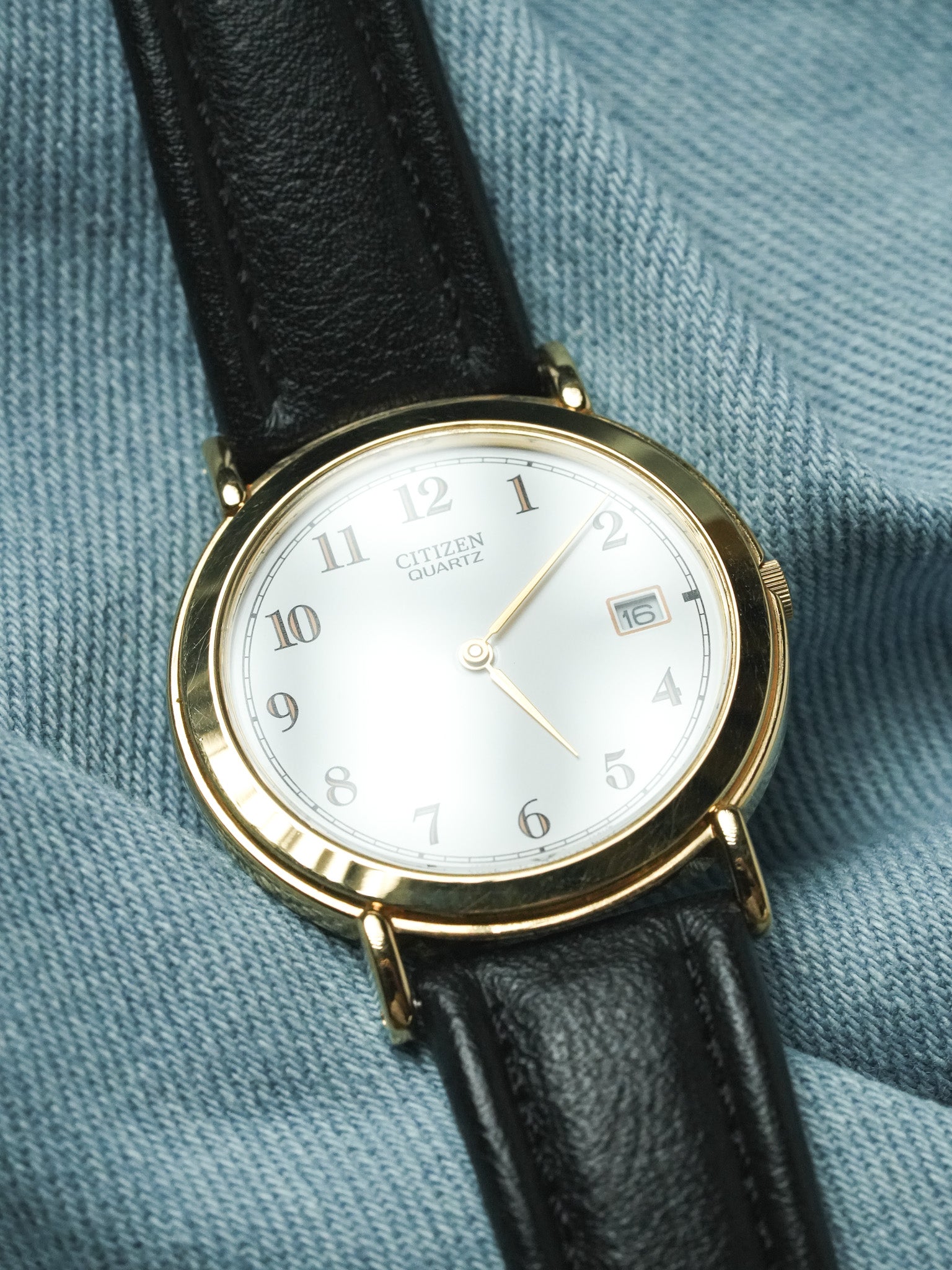 Citizen - Ronde Or cadran blanc date 3H - 1992 - Atelier Victor - Vintage Shop