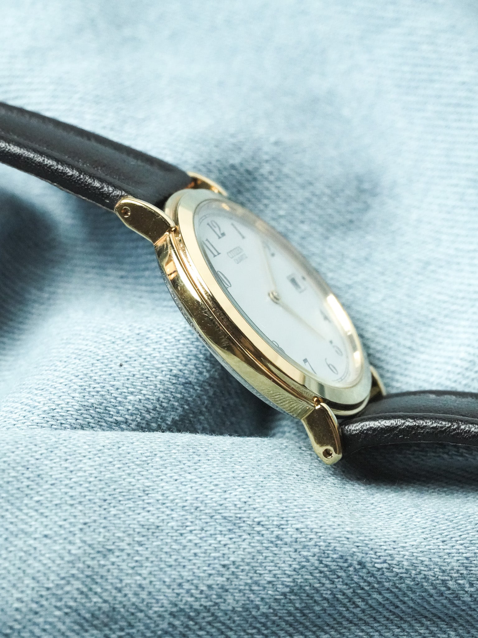 Citizen - Ronde Or cadran blanc date 3H - 1992 - Atelier Victor - Vintage Shop