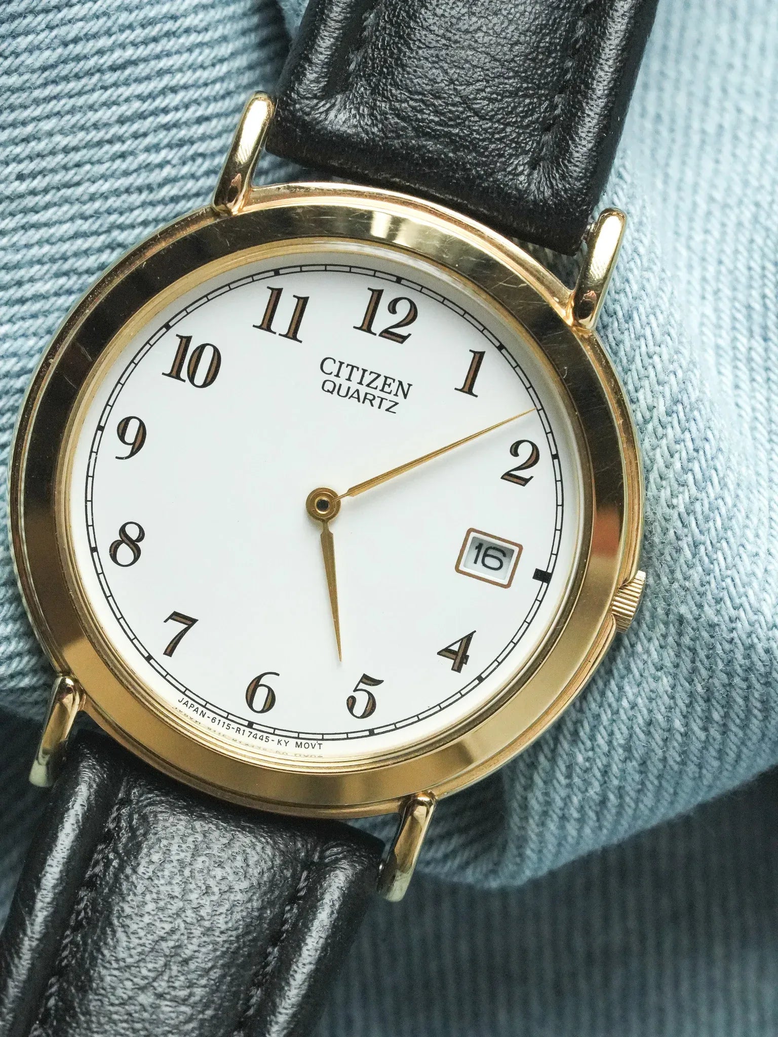 Citizen - Ronde Or cadran blanc date 3H - 1992 - Atelier Victor - Vintage Shop