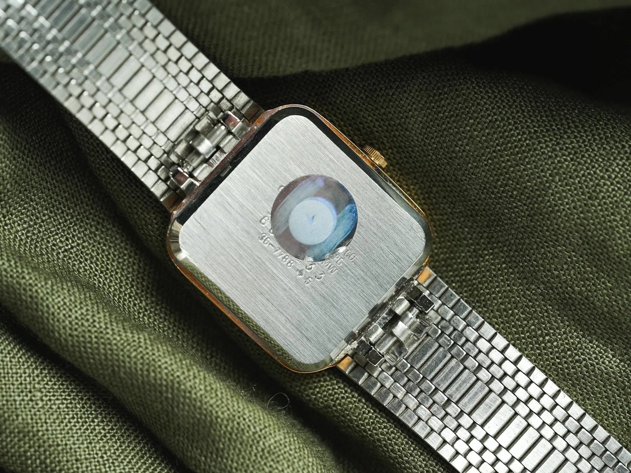 Citizen - Tank bracelet intégré acier or - NOS - 1990s - Atelier Victor - Vintage Shop