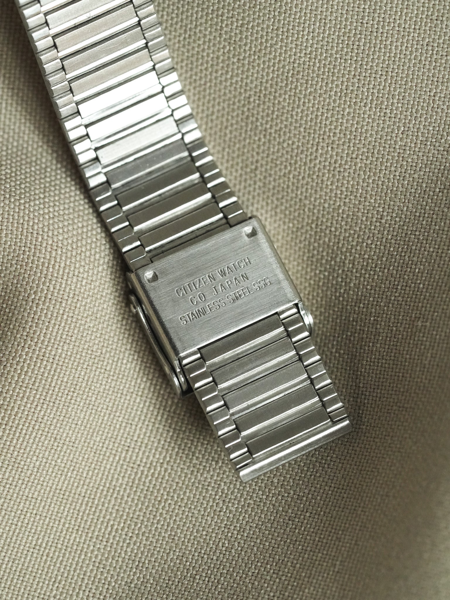 Citizen - Tank Royal Acier Or bracelet intégré - 1991 - Atelier Victor - Vintage Shop
