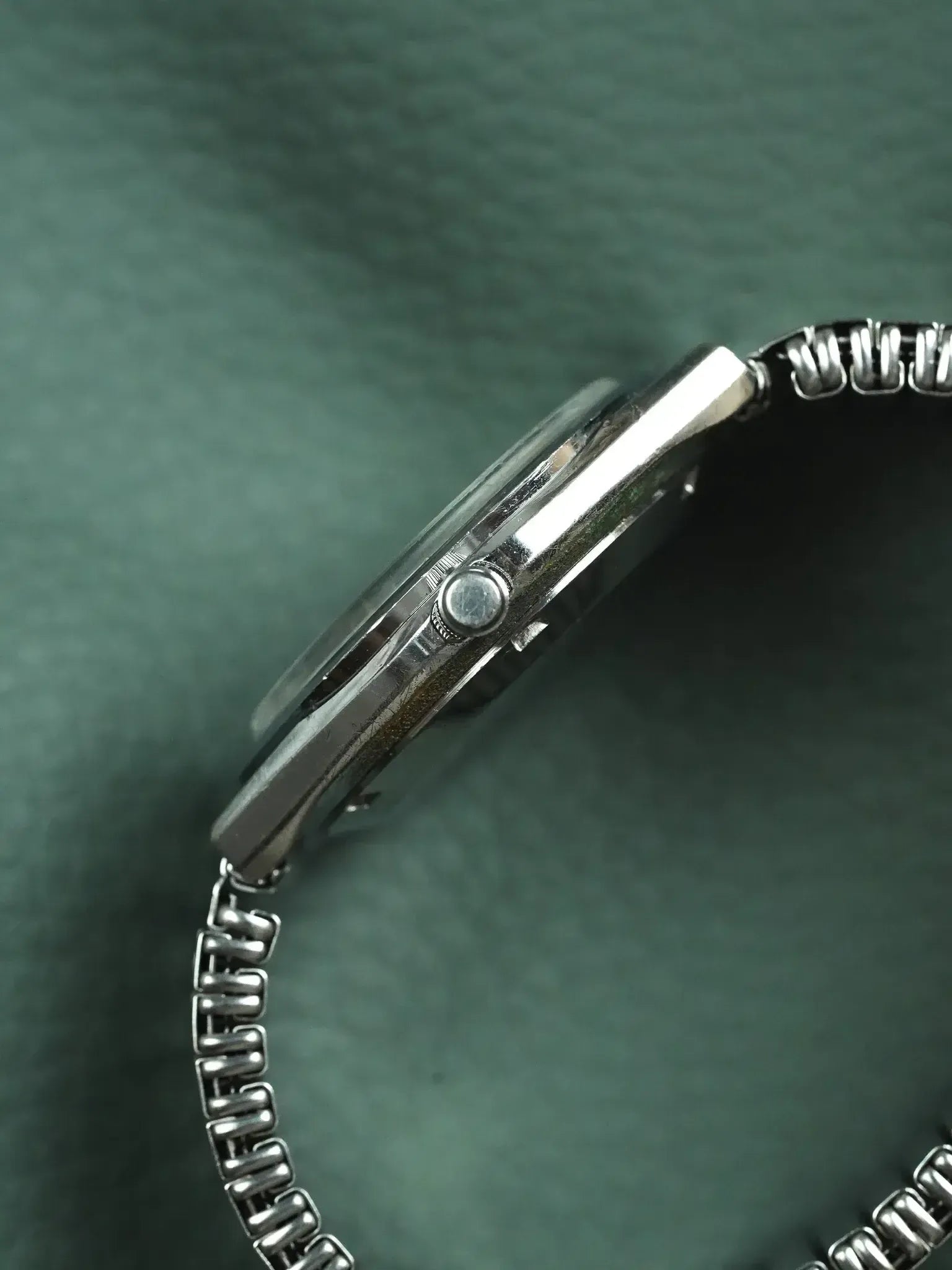 Citizen - Tonneau Acier Quartz Seven Date - 1990s - Atelier Victor