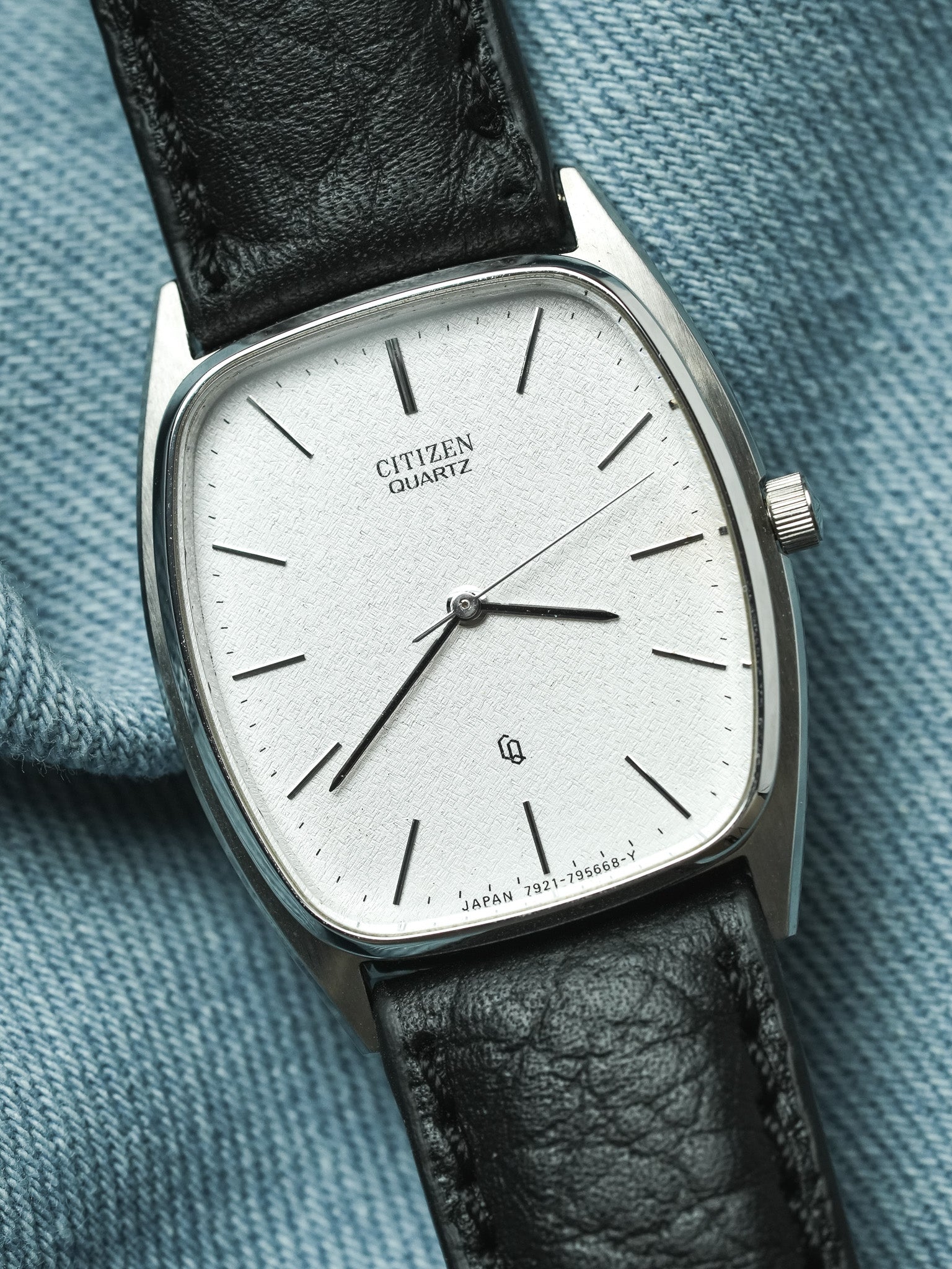 Citizen - Tonneau Acier Ultra slim Blanc sablé - NOS - 1989 - Atelier Victor - Vintage Shop