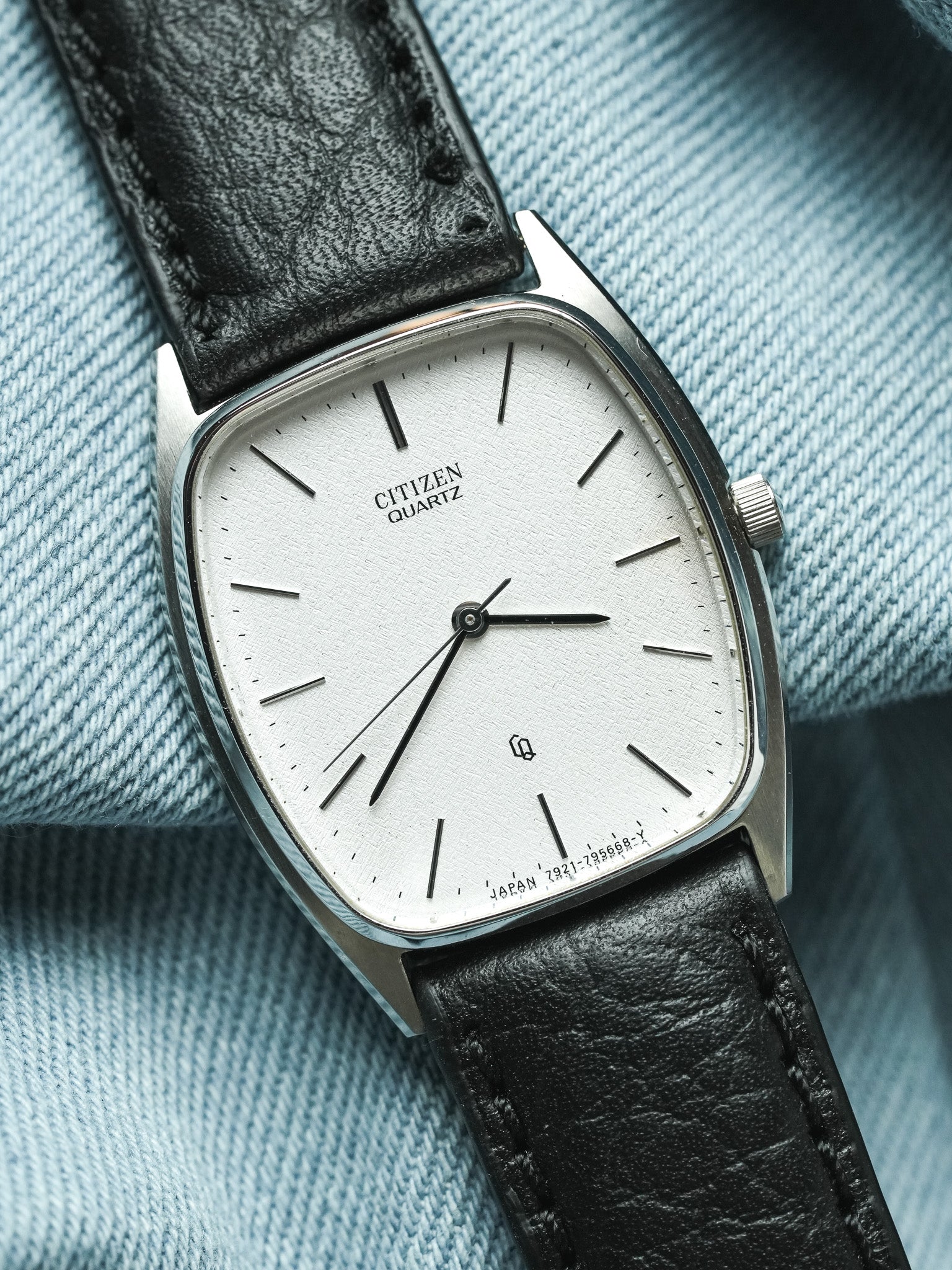 Citizen - Tonneau Acier Ultra slim Blanc sablé - NOS - 1989 - Atelier Victor - Vintage Shop
