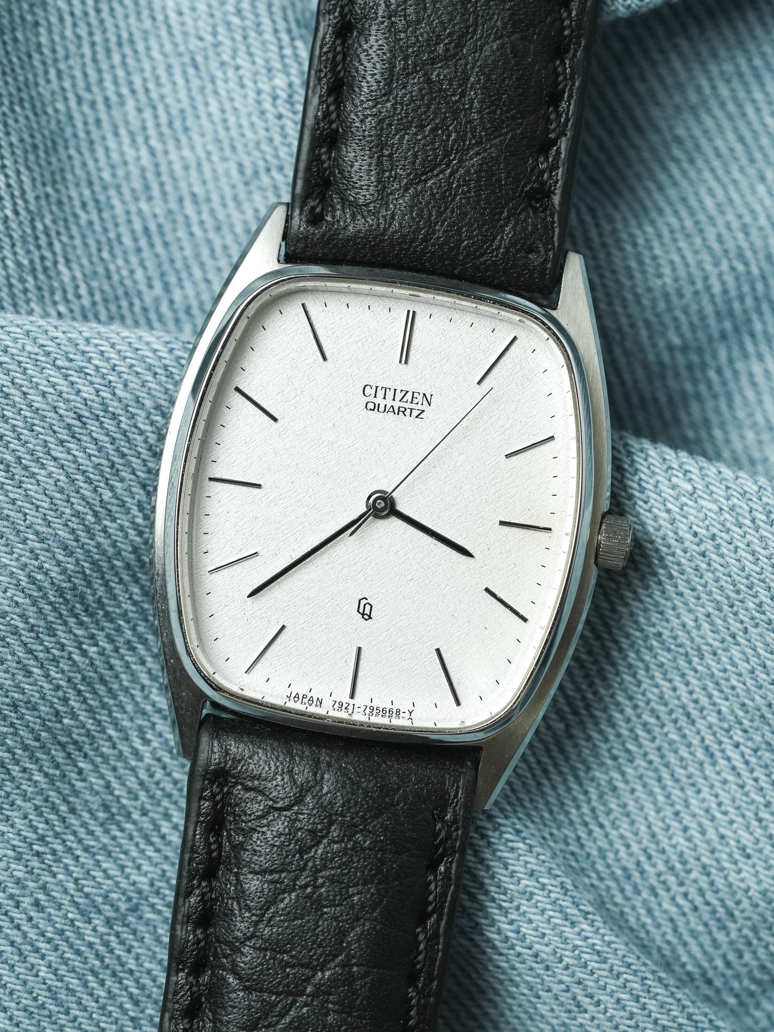 Citizen - Tonneau Acier Ultra slim Blanc sablé - NOS - 1989 - Atelier Victor - Vintage Shop