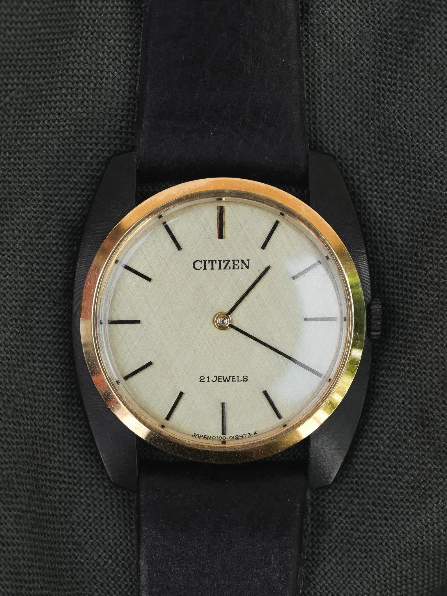 Citizen - Tonneau Noir Or - NOS - 1980s - Atelier Victor