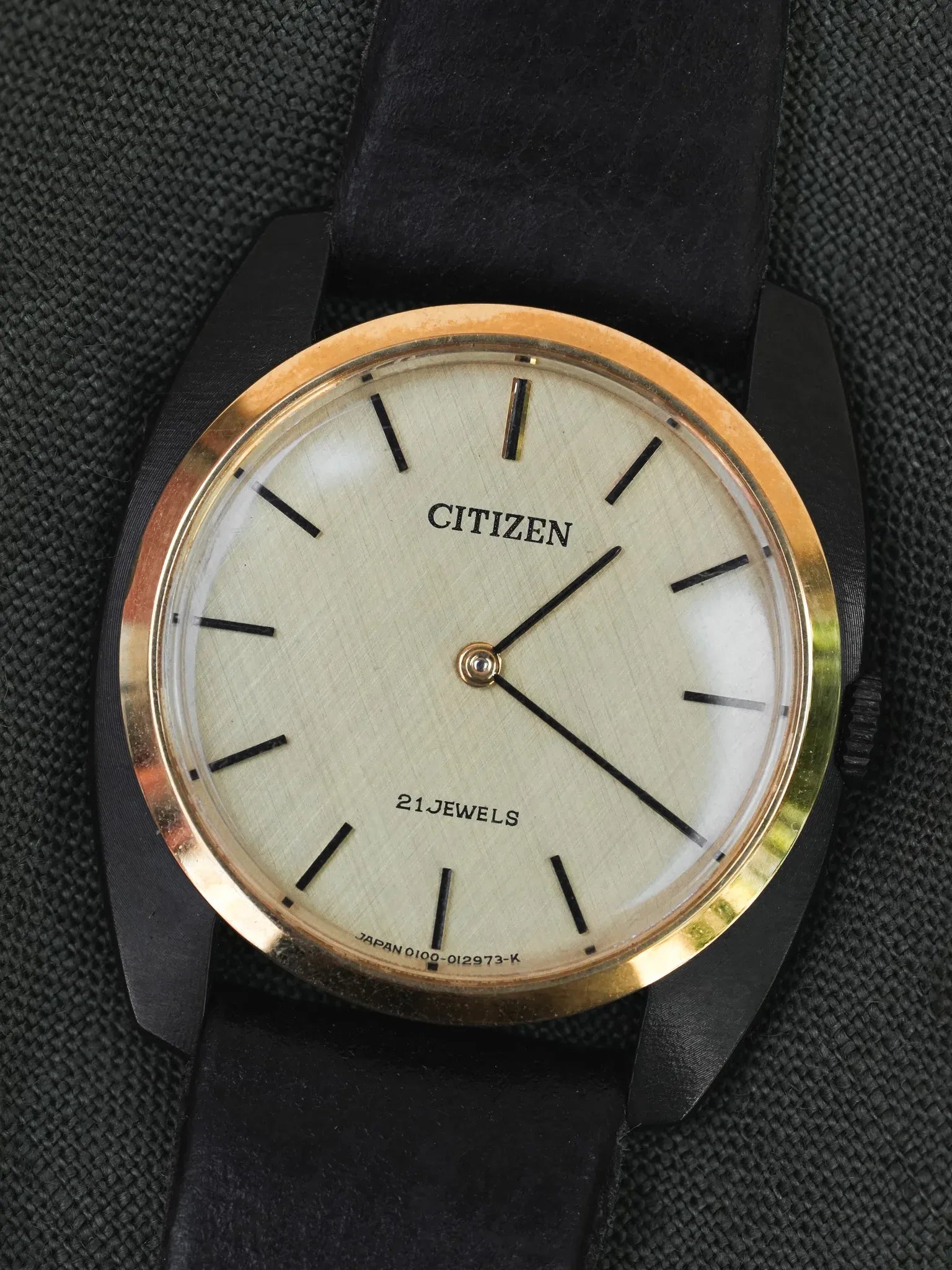 Citizen - Tonneau Noir Or - NOS - 1980s - Atelier Victor