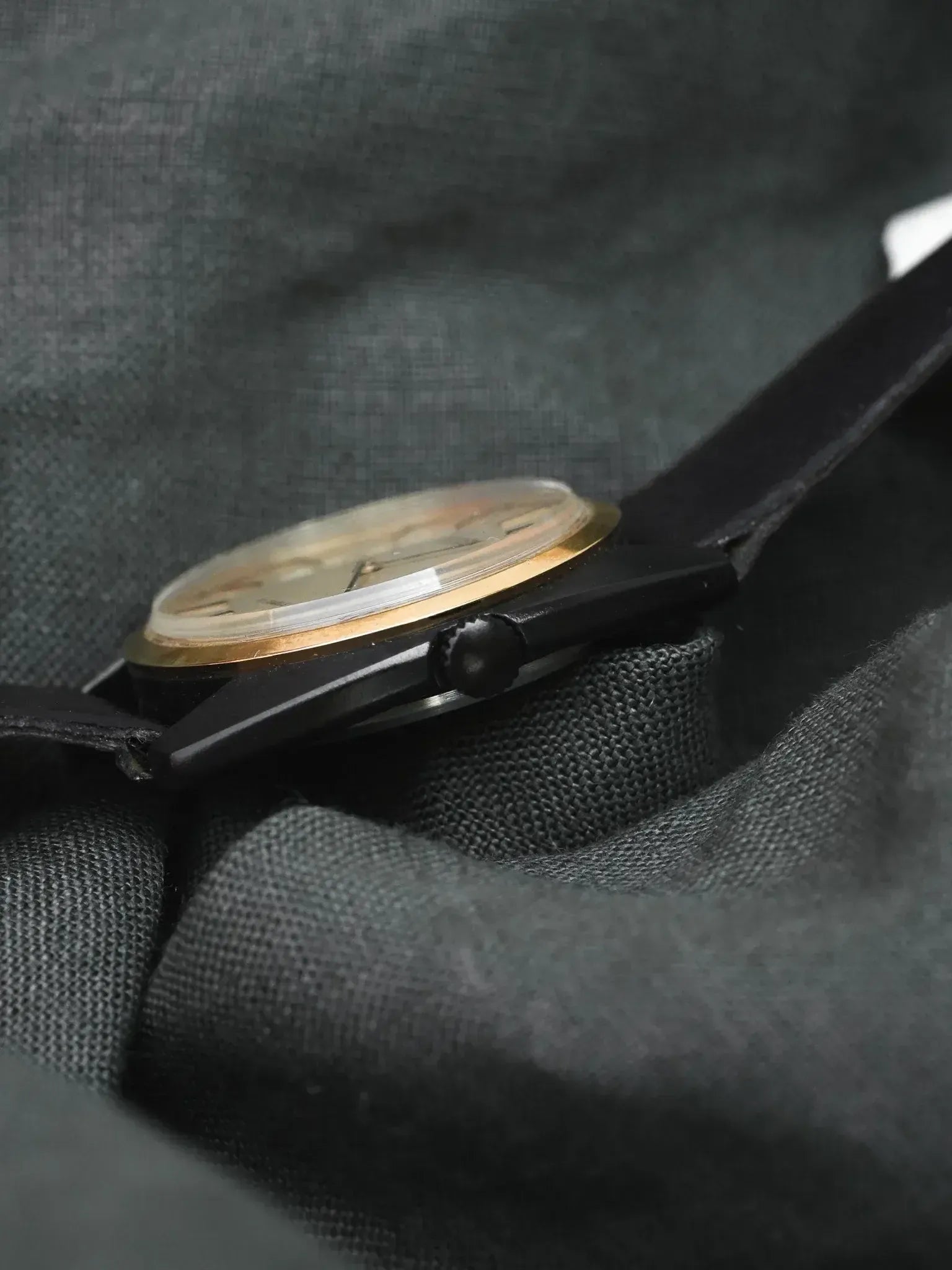 Citizen - Tonneau Noir Or - NOS - 1980s - Atelier Victor