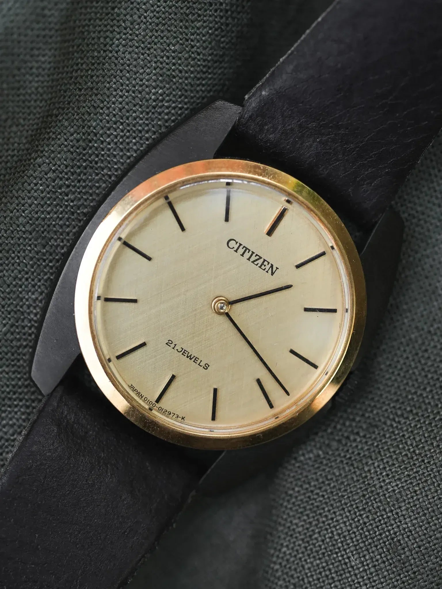 Citizen - Tonneau Noir Or - NOS - 1980s - Atelier Victor