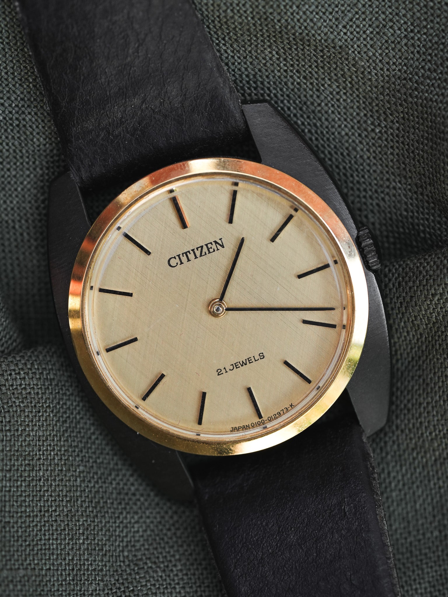 Citizen - Tonneau Noir Or - NOS - 1980s - Atelier Victor - Vintage Watch Shop