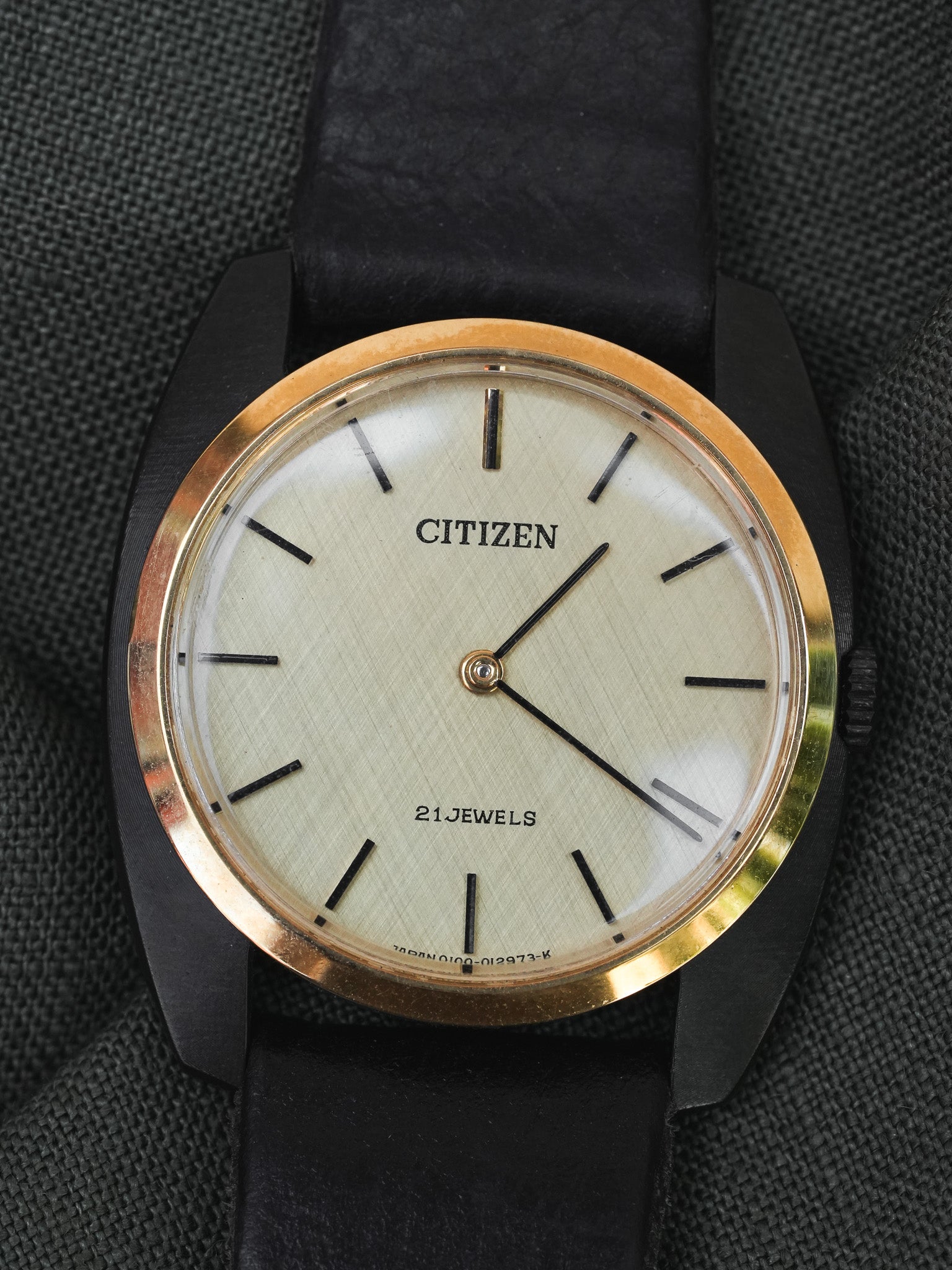 Citizen - Tonneau Noir Or - NOS - 1980s - Atelier Victor - Vintage Watch Shop