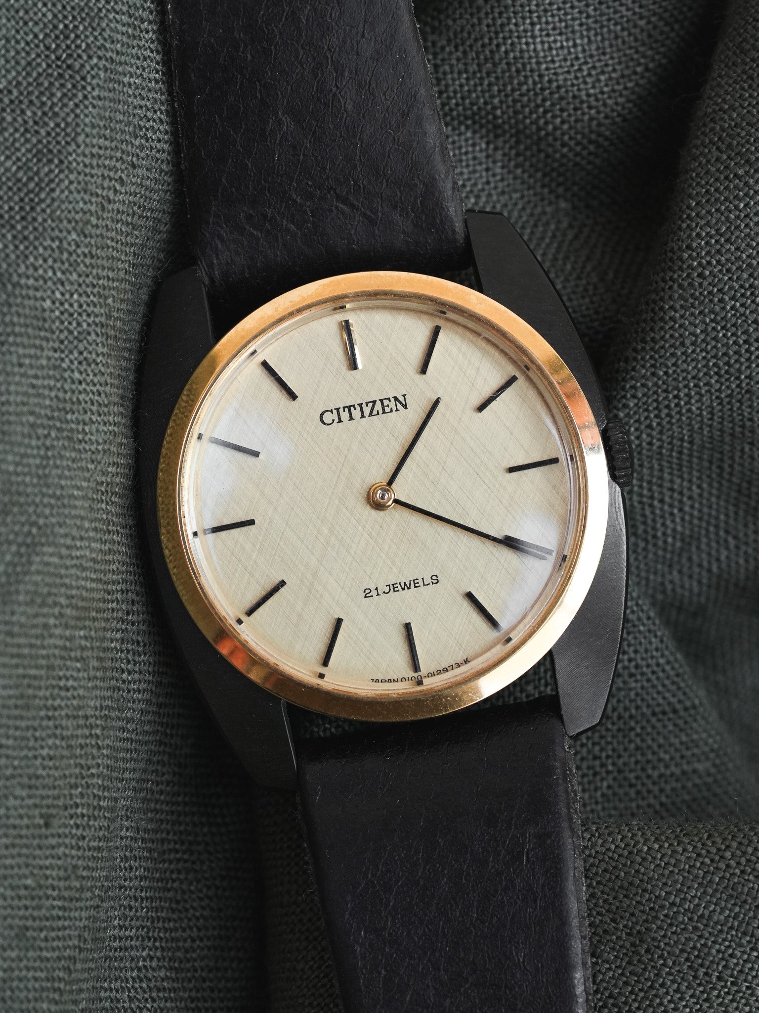 Citizen - Tonneau Noir Or - NOS - 1980s - Atelier Victor - Vintage Watch Shop