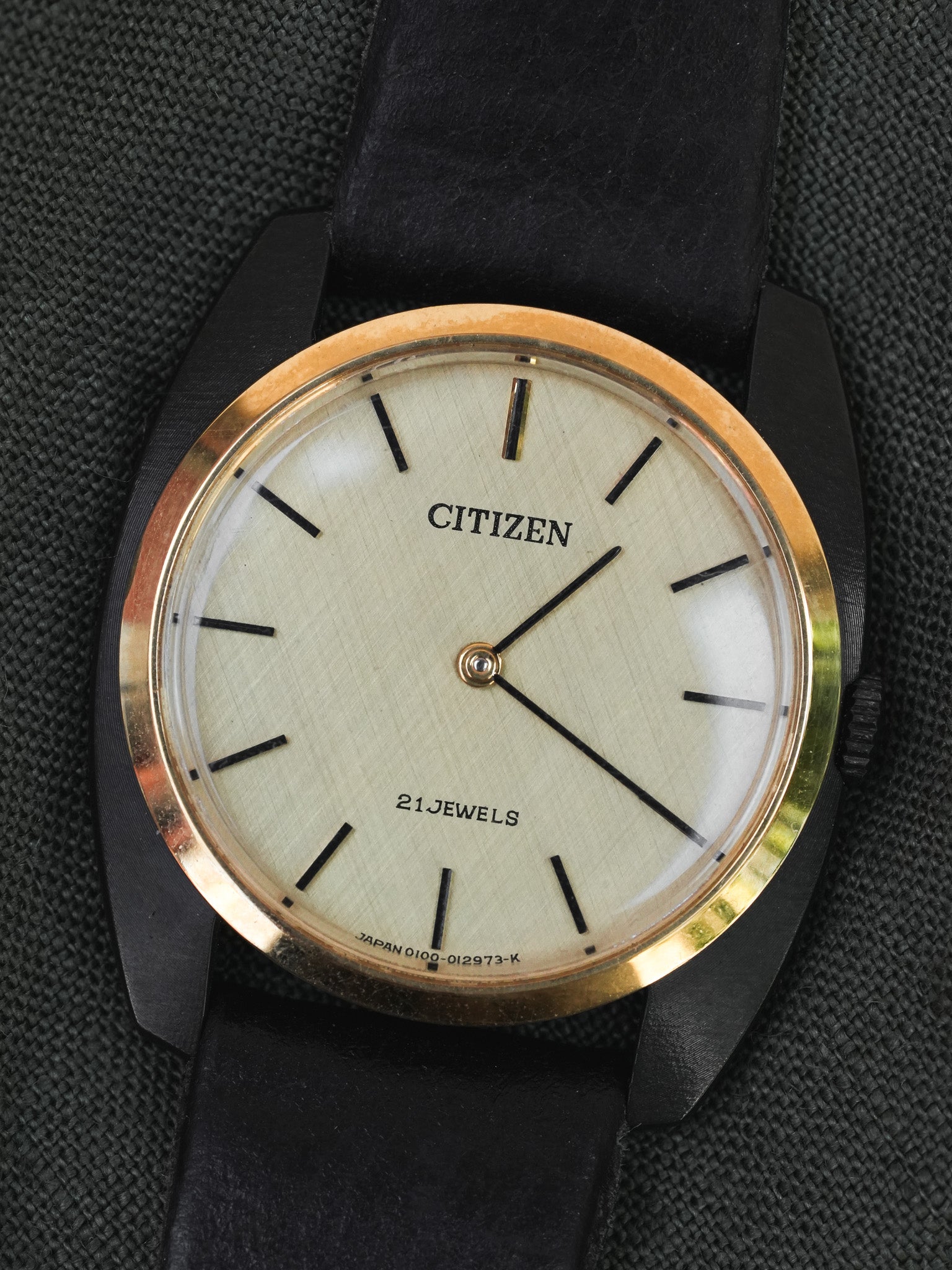 Citizen - Tonneau Noir Or - NOS - 1980s - Atelier Victor - Vintage Watch Shop
