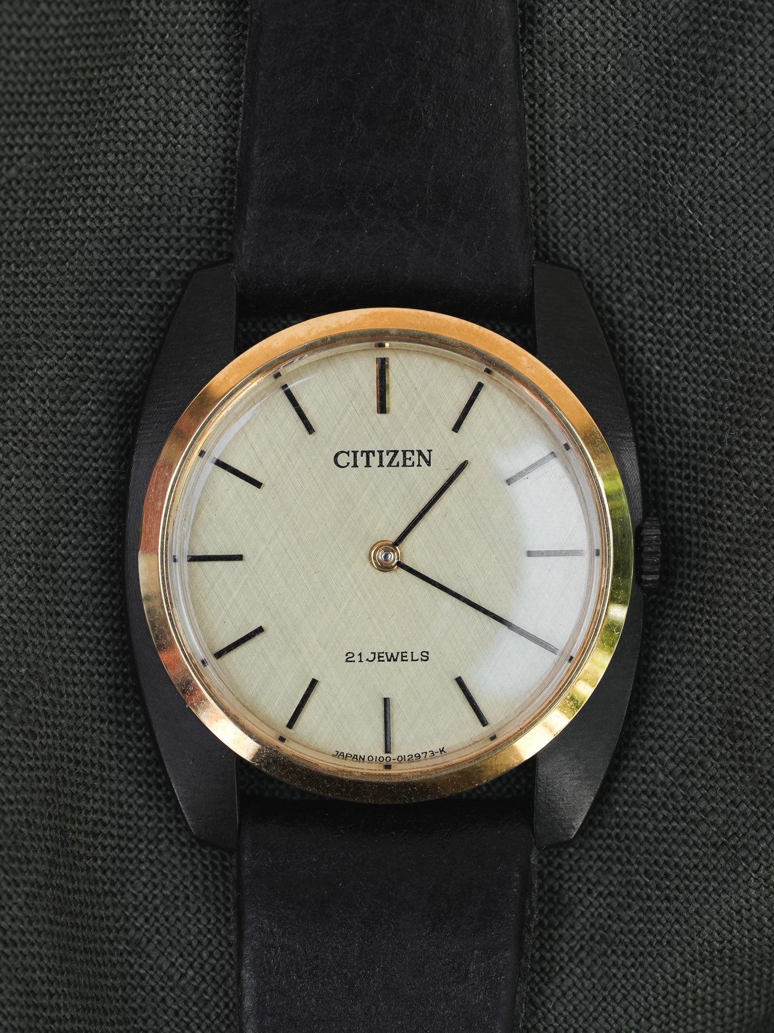 Citizen - Tonneau Noir Or - NOS - 1980s - Atelier Victor - Vintage Watch Shop