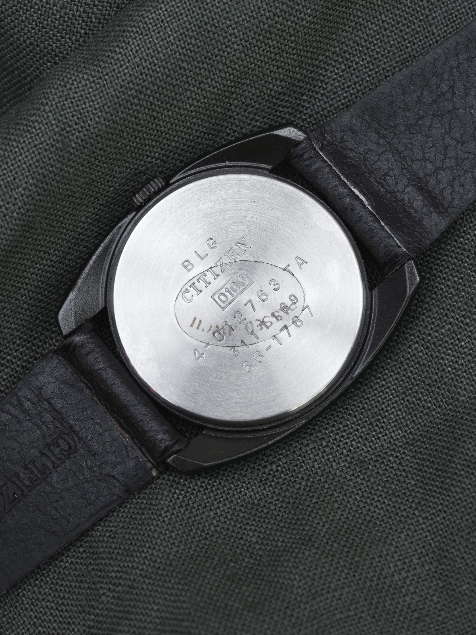 Citizen - Tonneau Noir Or - NOS - 1980s - Atelier Victor - Vintage Watch Shop