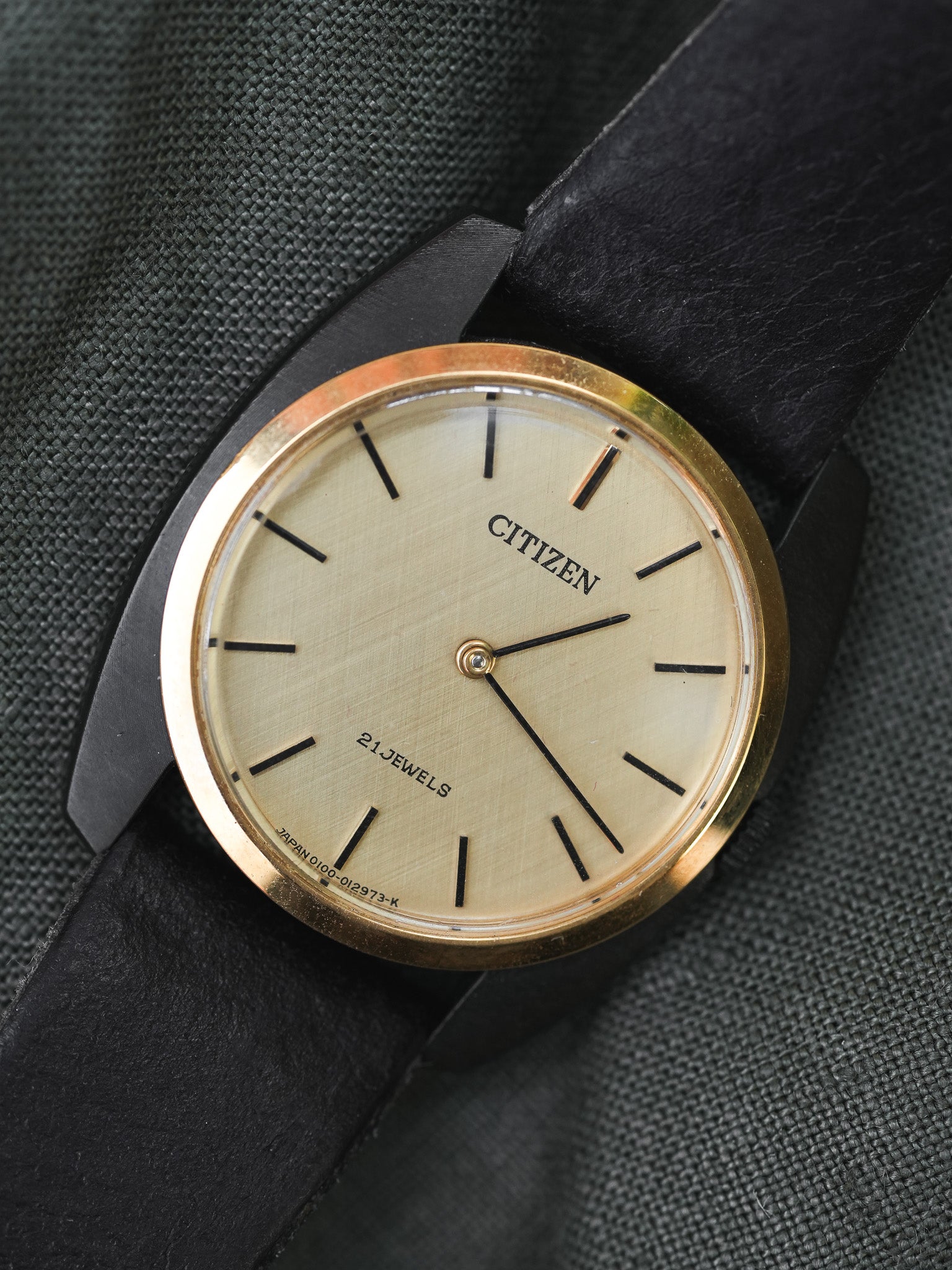 Citizen - Tonneau Noir Or - NOS - 1980s - Atelier Victor - Vintage Watch Shop