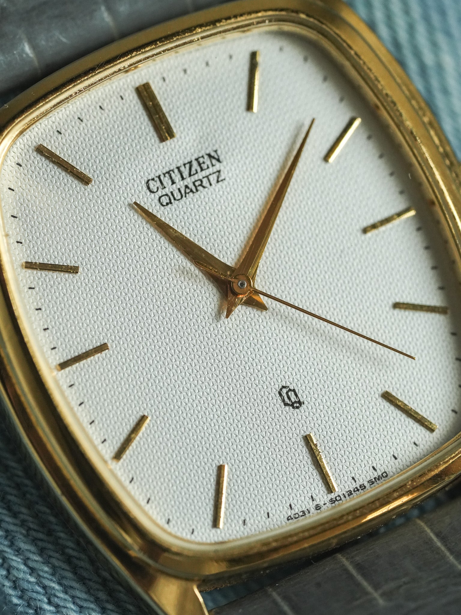 Citizen - Tonneau Or Cadran Clous de Paris Aiguilles dauphines - 1996 - Atelier Victor - Vintage Shop