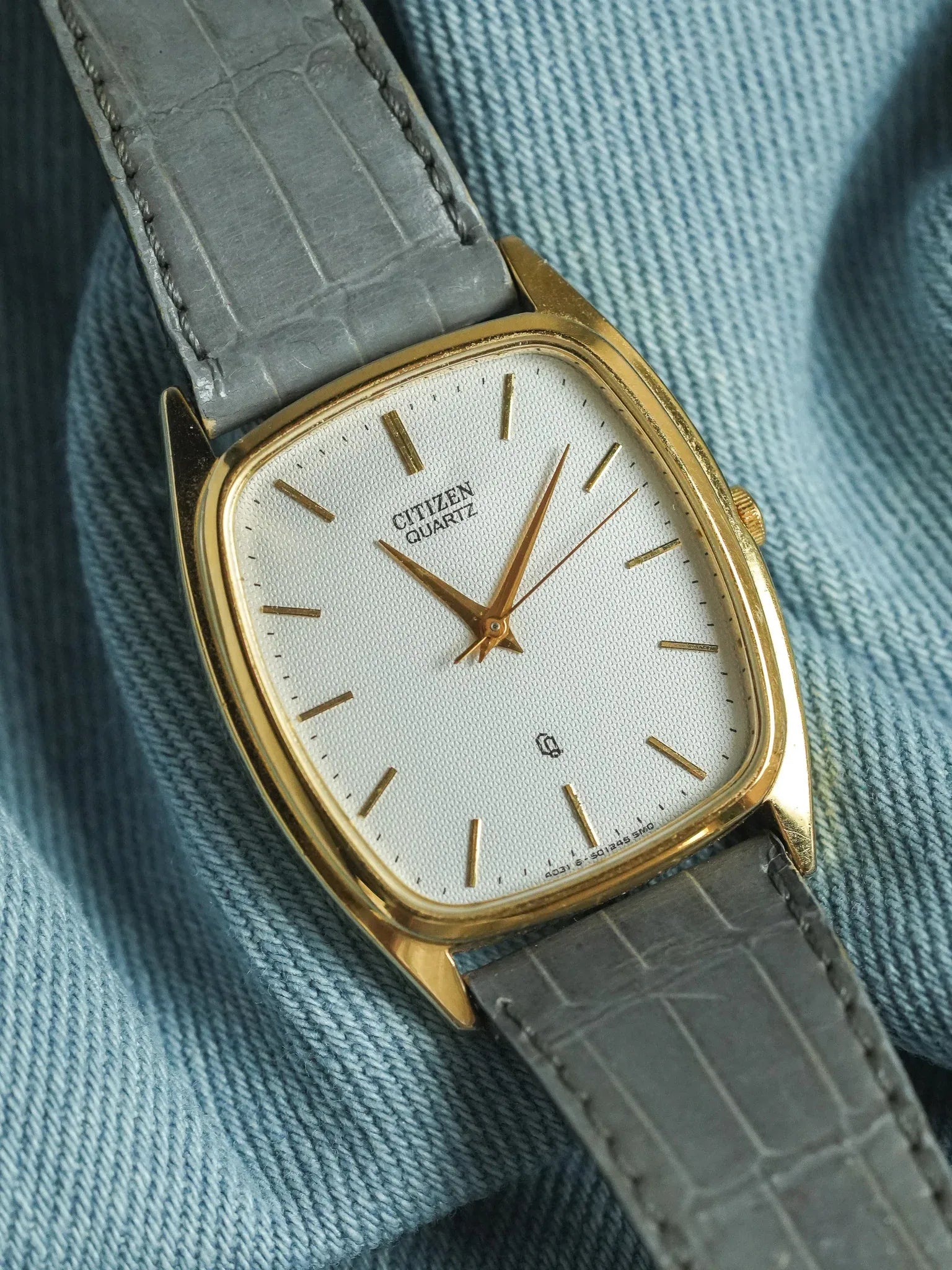 Citizen - Tonneau Or Cadran Clous de Paris Aiguilles dauphines - 1996 - Atelier Victor - Vintage Shop