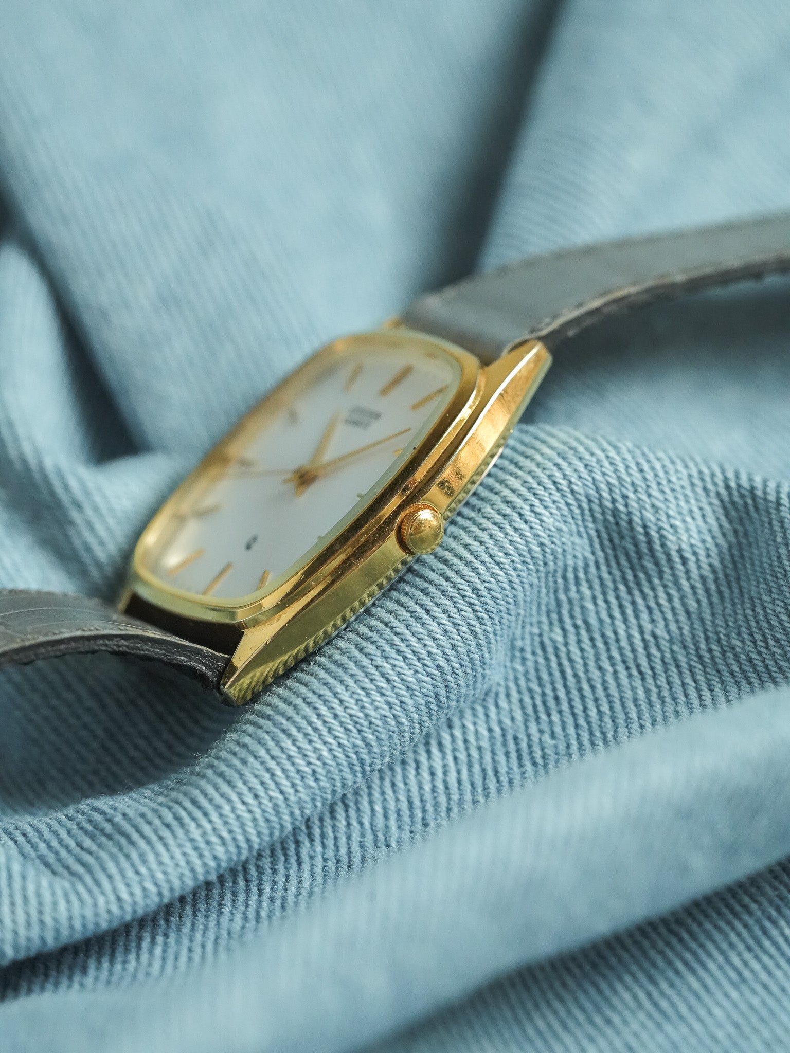 Citizen - Tonneau Or Cadran Clous de Paris Aiguilles dauphines - 1996 - Atelier Victor - Vintage Shop