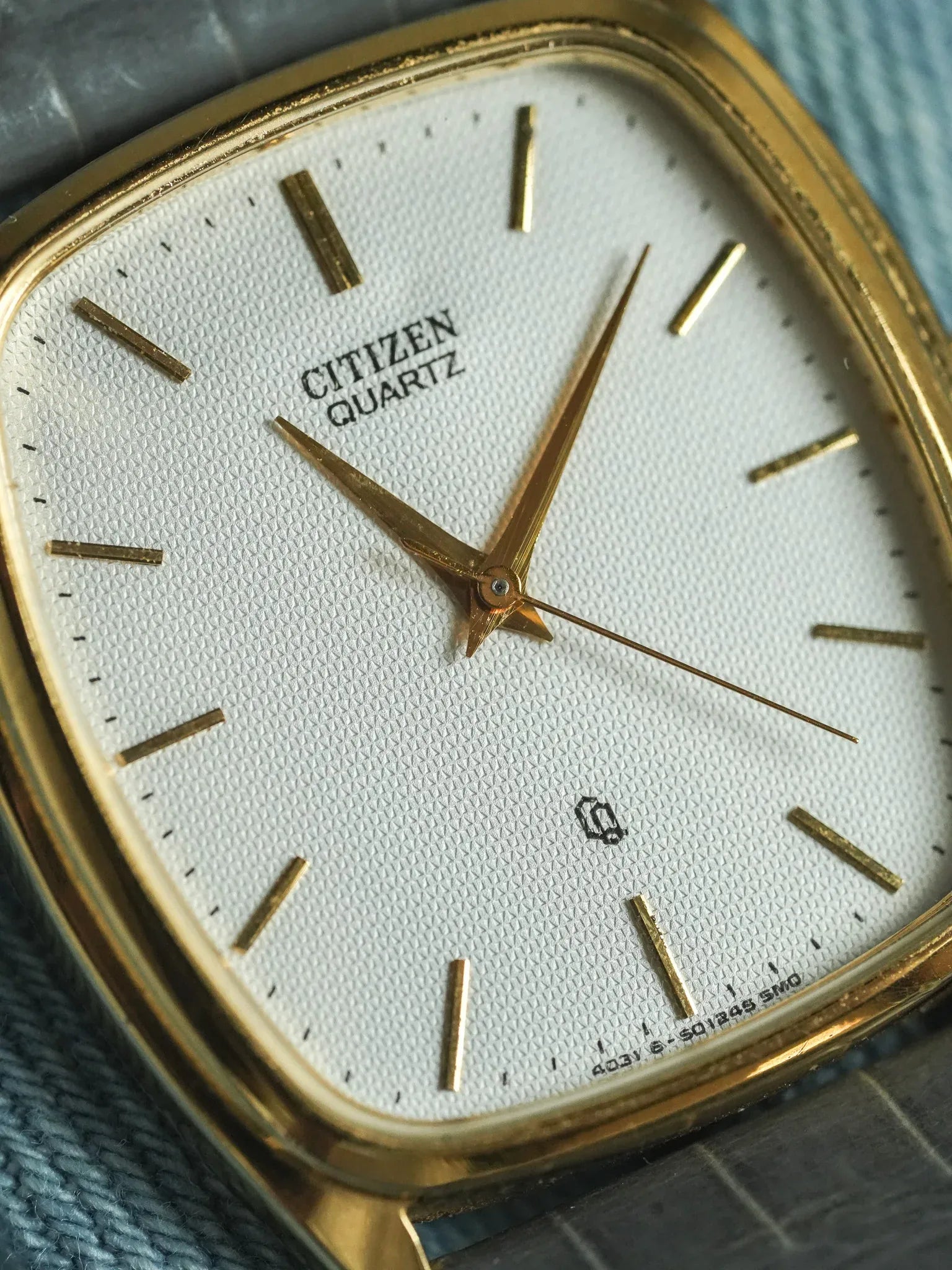 Citizen - Tonneau Or Cadran Clous de Paris Aiguilles dauphines - 1996 - Atelier Victor - Vintage Shop