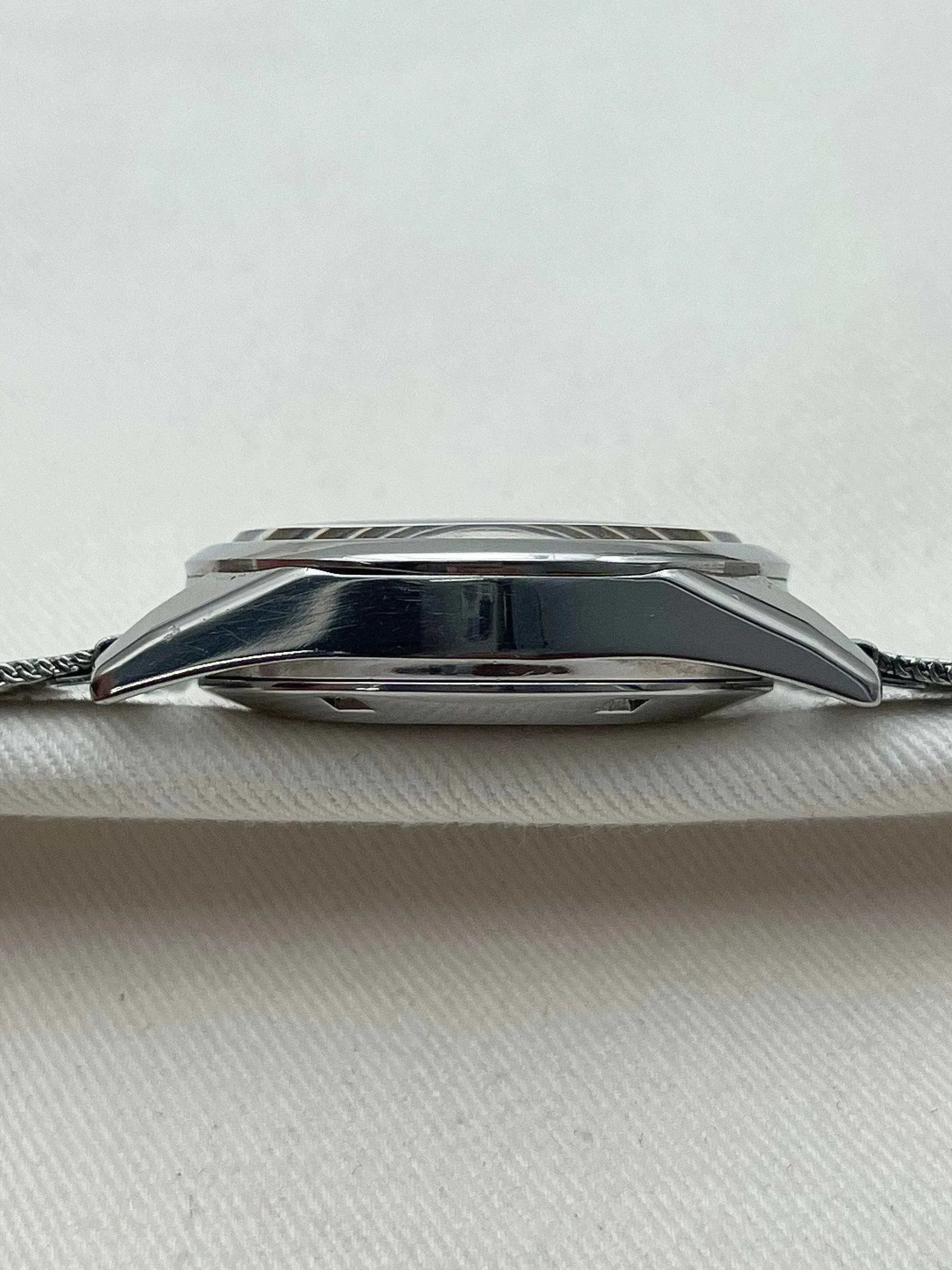 Citizen - V2 Black Dial - 1980s - Atelier Victor