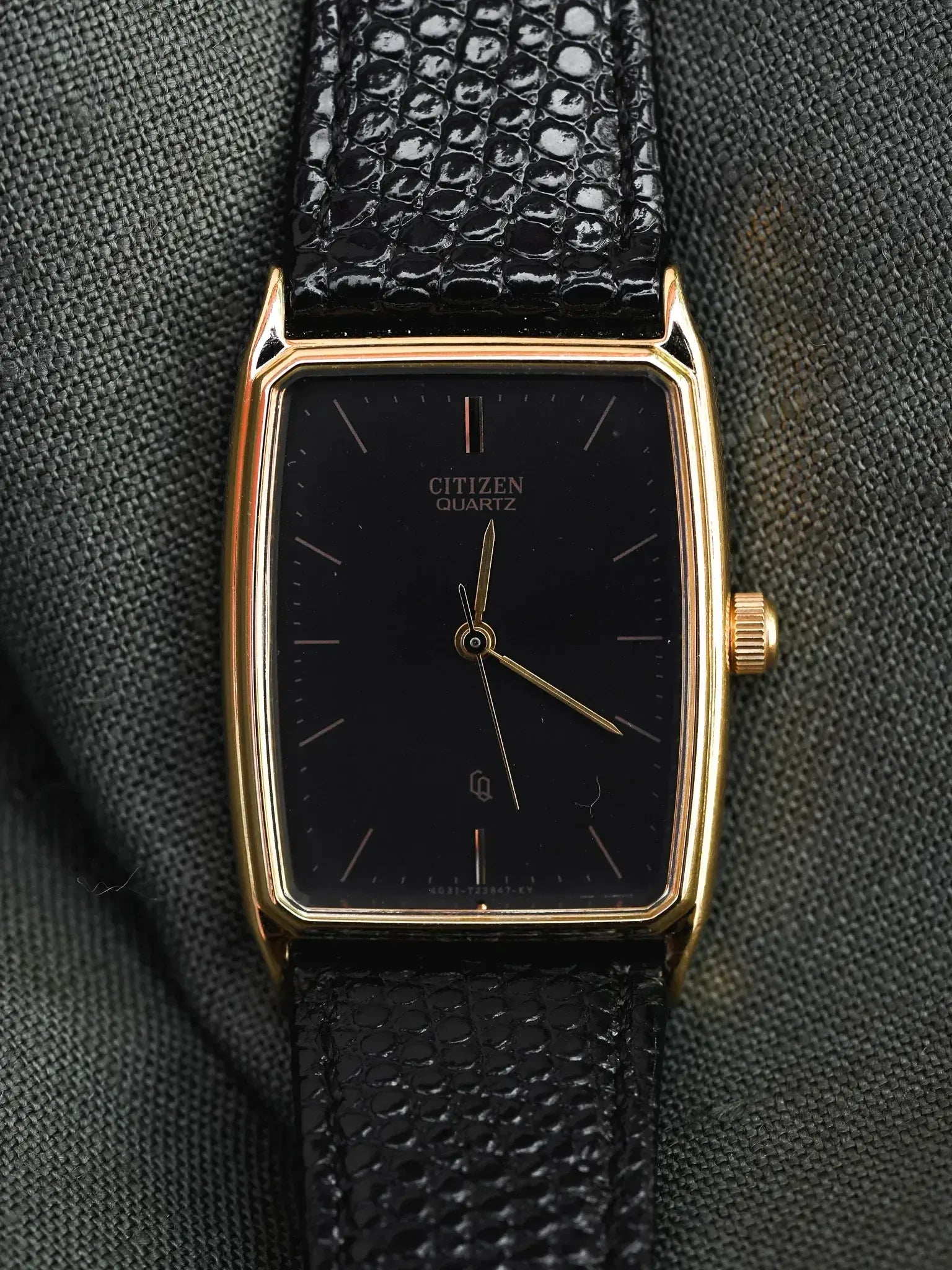 Citzen - Tank Allongée Noir Or - NOS - 1980s - Atelier Victor