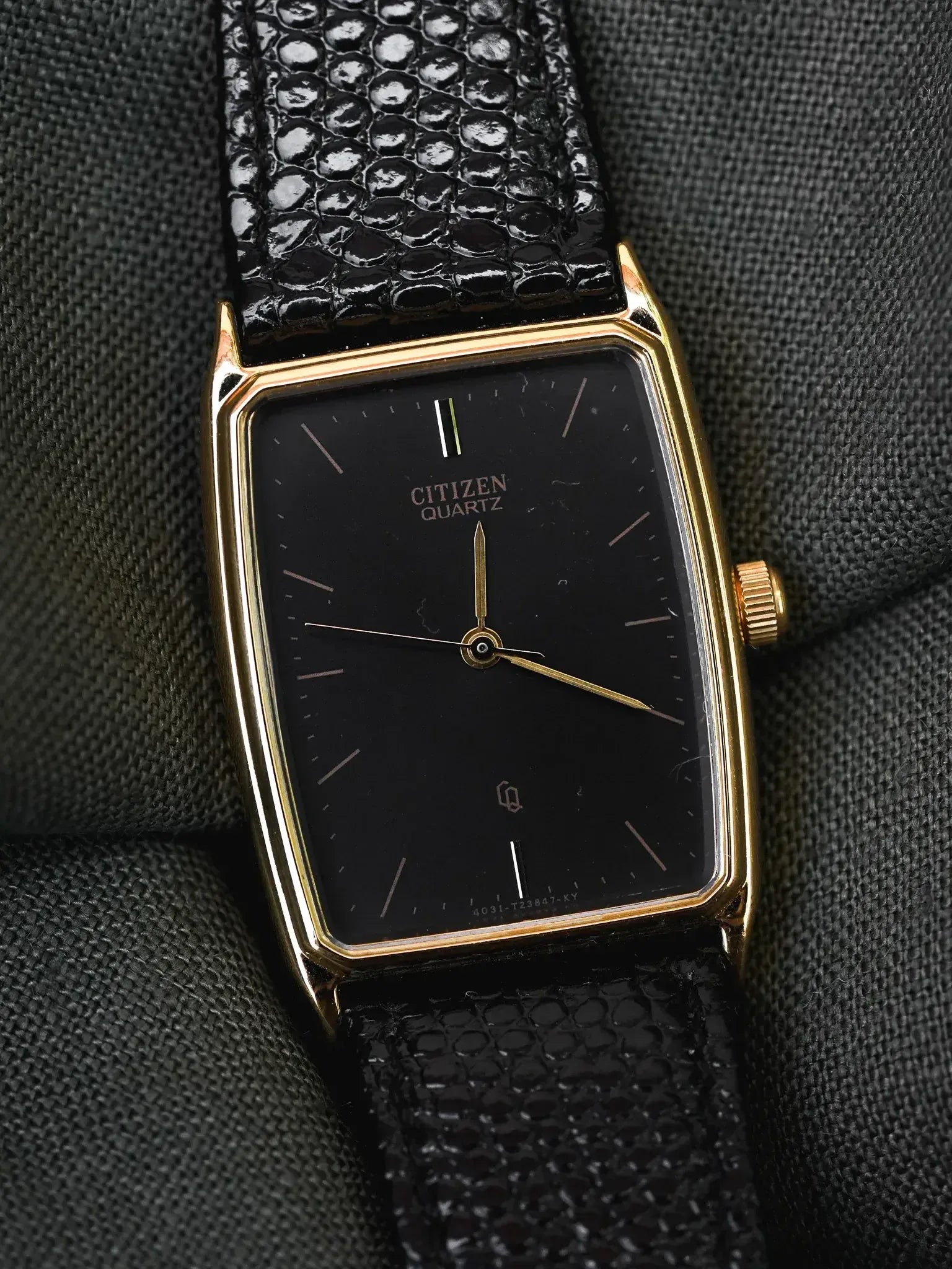 Citzen - Tank Allongée Noir Or - NOS - 1980s - Atelier Victor