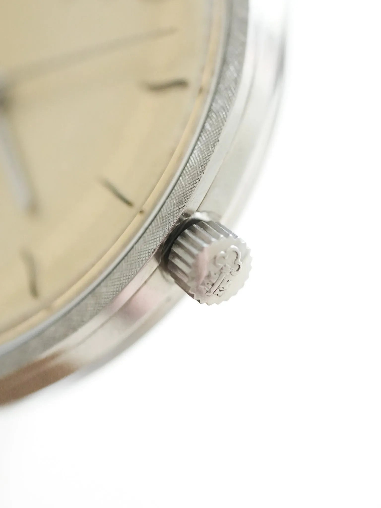 Corum - Acier Cadran Lin Argent - 1980s - Atelier Victor - Vintage Shop