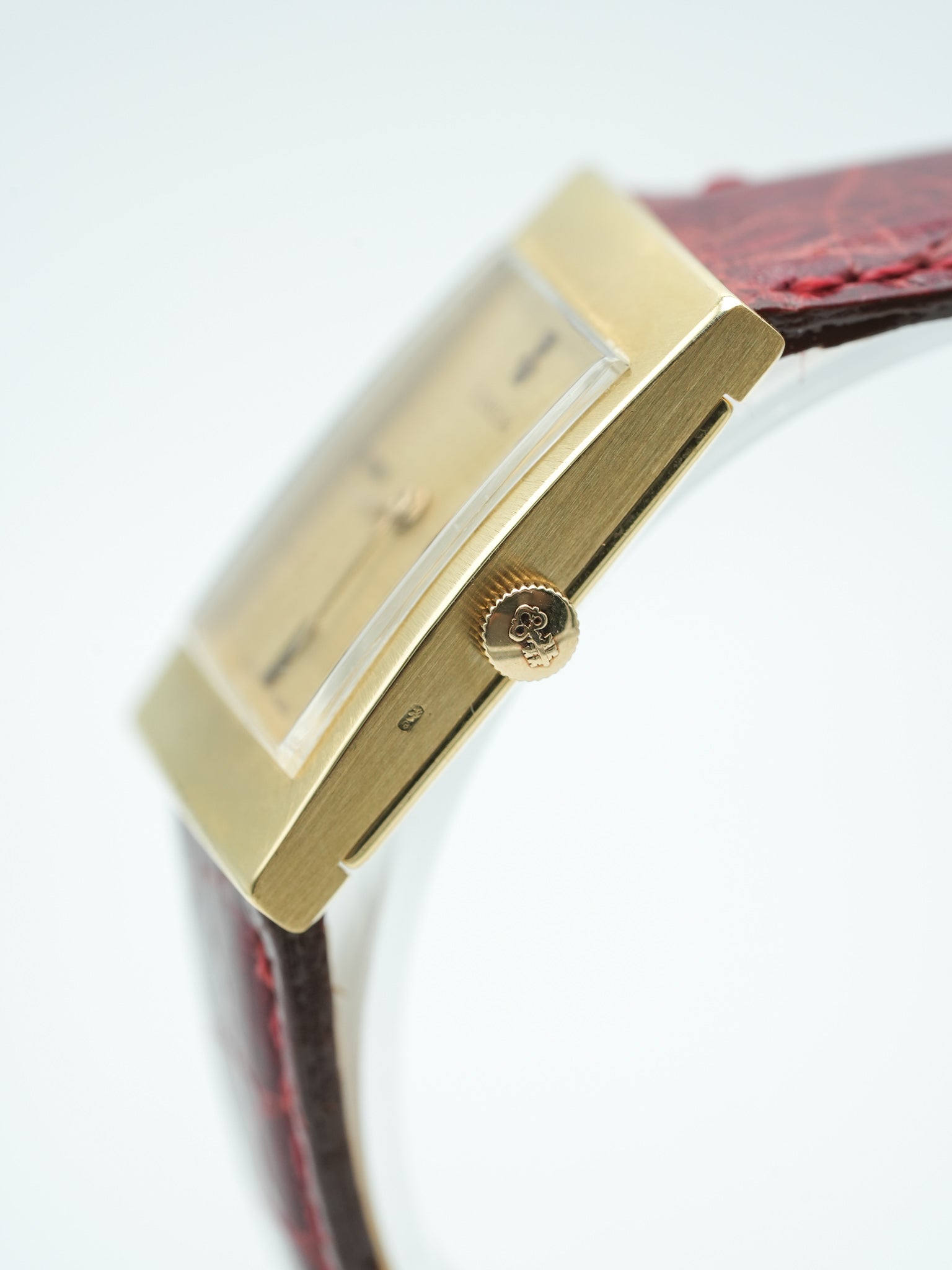 Corum - Tank Or Jaune 18k Cadran lin - 1970s - Atelier Victor - Vintage Shop