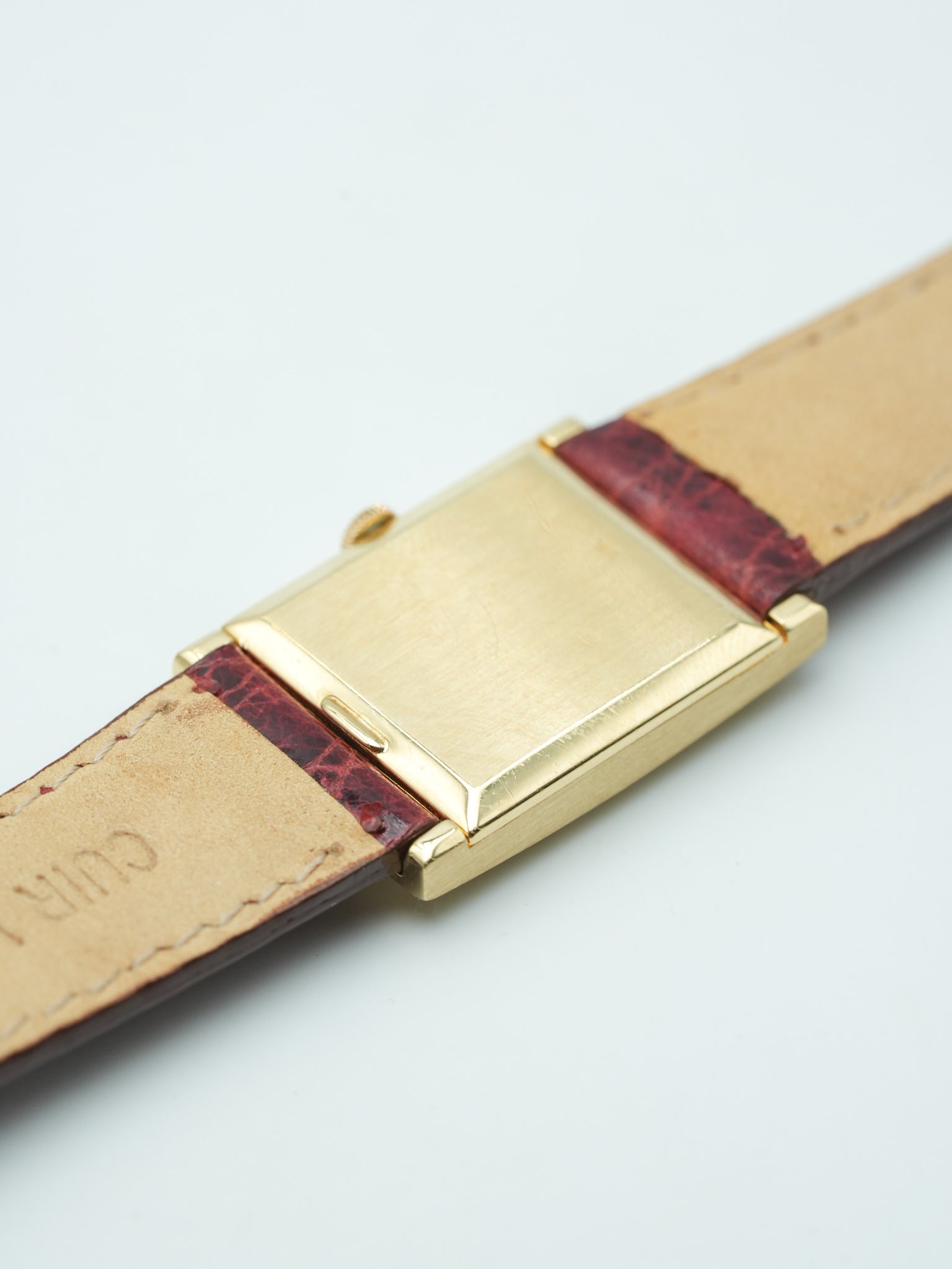 Corum - Tank Or Jaune 18k Cadran lin - 1970s - Atelier Victor - Vintage Shop