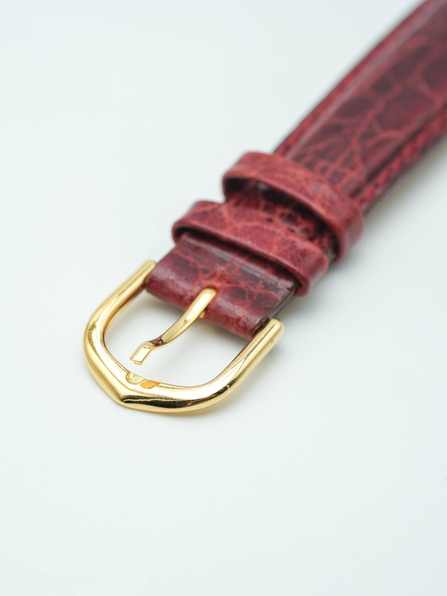 Corum - Tank Or Jaune 18k Cadran lin - 1970s - Atelier Victor - Vintage Shop